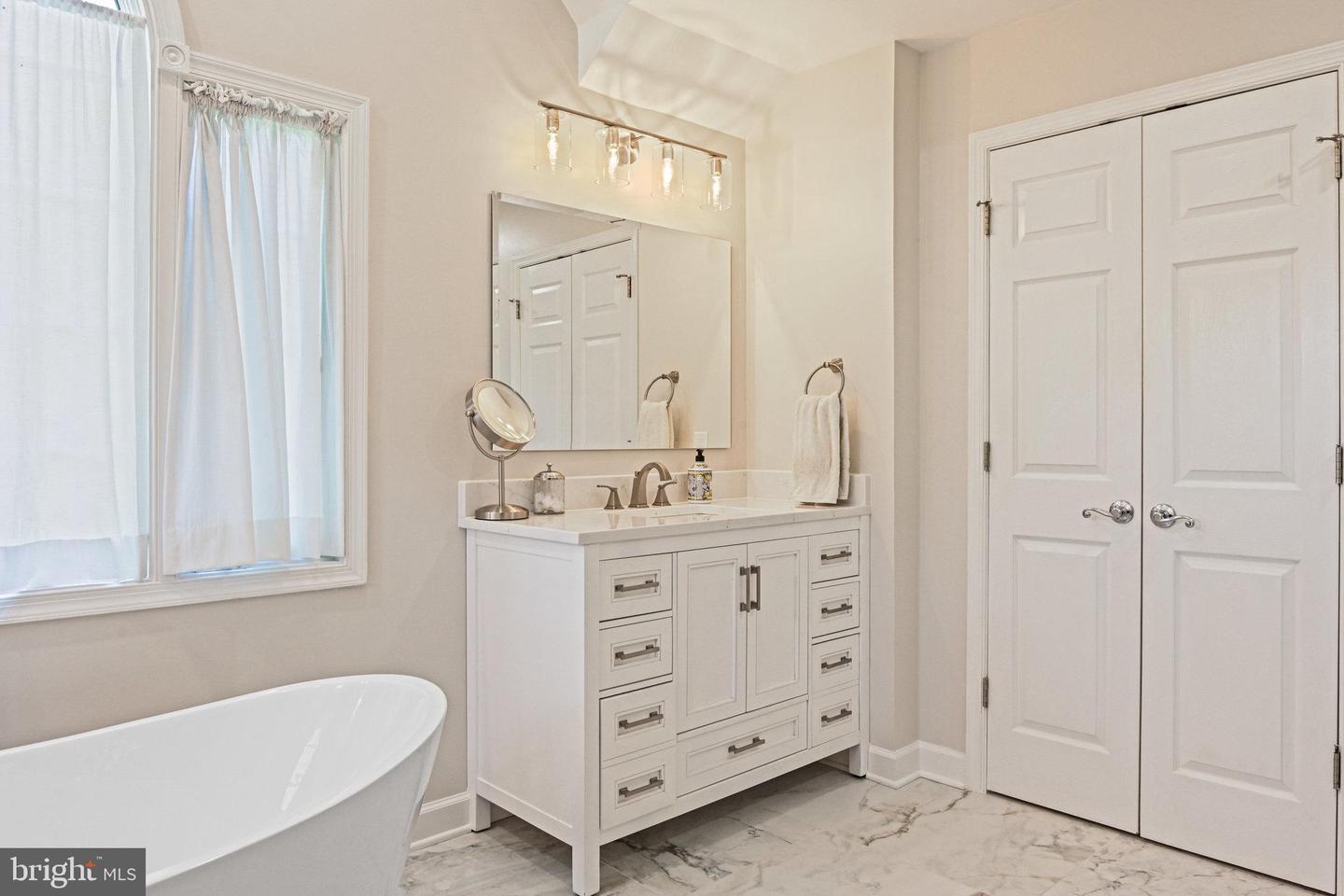 10310 MYSTIC MEADOW WAY, OAKTON, Virginia 22124, 4 Bedrooms Bedrooms, ,4 BathroomsBathrooms,Residential,For sale,10310 MYSTIC MEADOW WAY,VAFX2225712 MLS # VAFX2225712