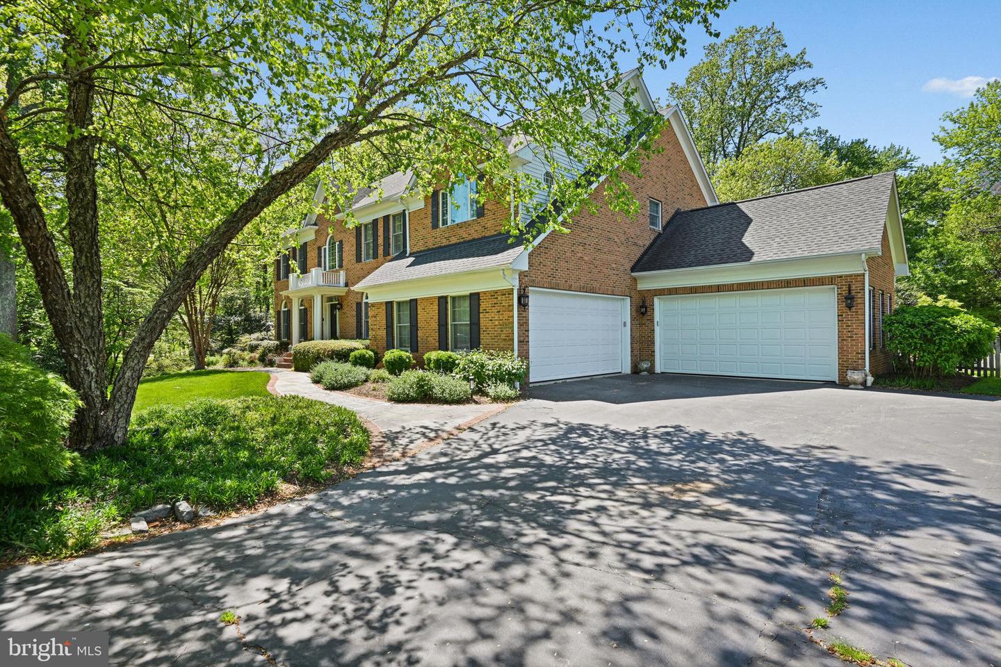 10310 MYSTIC MEADOW WAY, OAKTON, Virginia 22124, 4 Bedrooms Bedrooms, ,4 BathroomsBathrooms,Residential,For sale,10310 MYSTIC MEADOW WAY,VAFX2225712 MLS # VAFX2225712