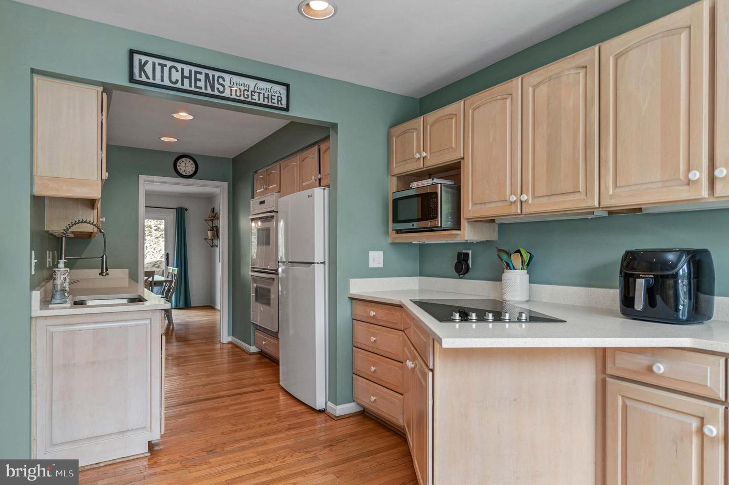 10288 FRIENDSHIP CT, FAIRFAX, Virginia 22032, 4 Bedrooms Bedrooms, ,3 BathroomsBathrooms,Residential,For sale,10288 FRIENDSHIP CT,VAFX2225934 MLS # VAFX2225934