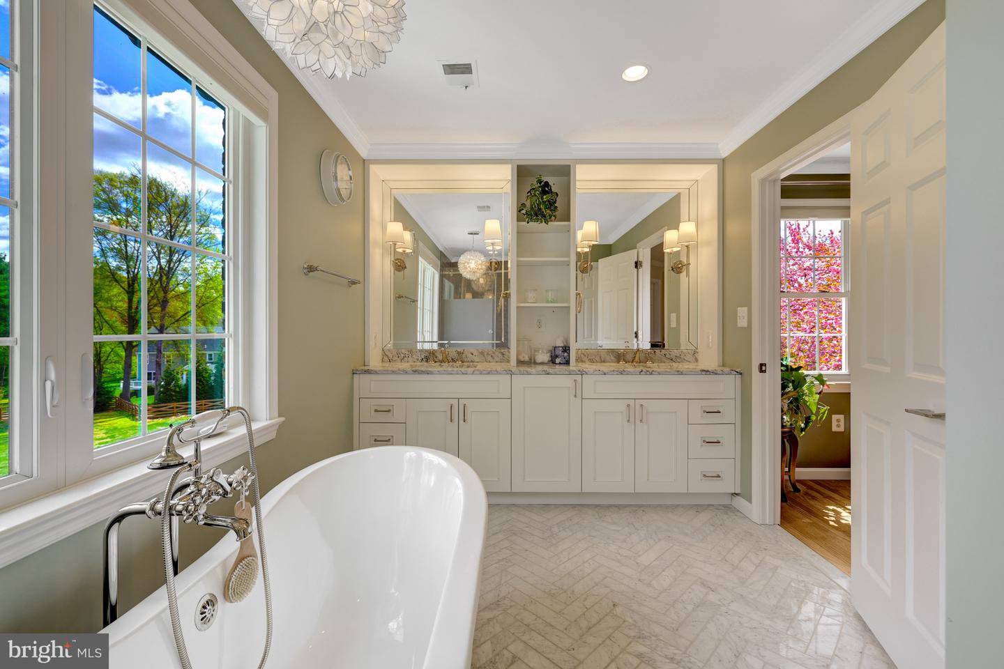 331 CANTERWOOD LN, GREAT FALLS, Virginia 22066, 5 Bedrooms Bedrooms, ,5 BathroomsBathrooms,Residential,For sale,331 CANTERWOOD LN,VAFX2226728 MLS # VAFX2226728