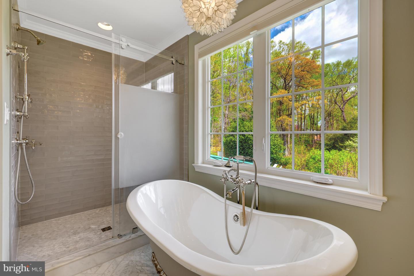 331 CANTERWOOD LN, GREAT FALLS, Virginia 22066, 5 Bedrooms Bedrooms, ,5 BathroomsBathrooms,Residential,For sale,331 CANTERWOOD LN,VAFX2226728 MLS # VAFX2226728