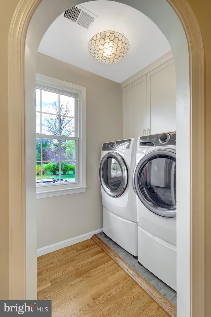 331 CANTERWOOD LN, GREAT FALLS, Virginia 22066, 5 Bedrooms Bedrooms, ,5 BathroomsBathrooms,Residential,For sale,331 CANTERWOOD LN,VAFX2226728 MLS # VAFX2226728