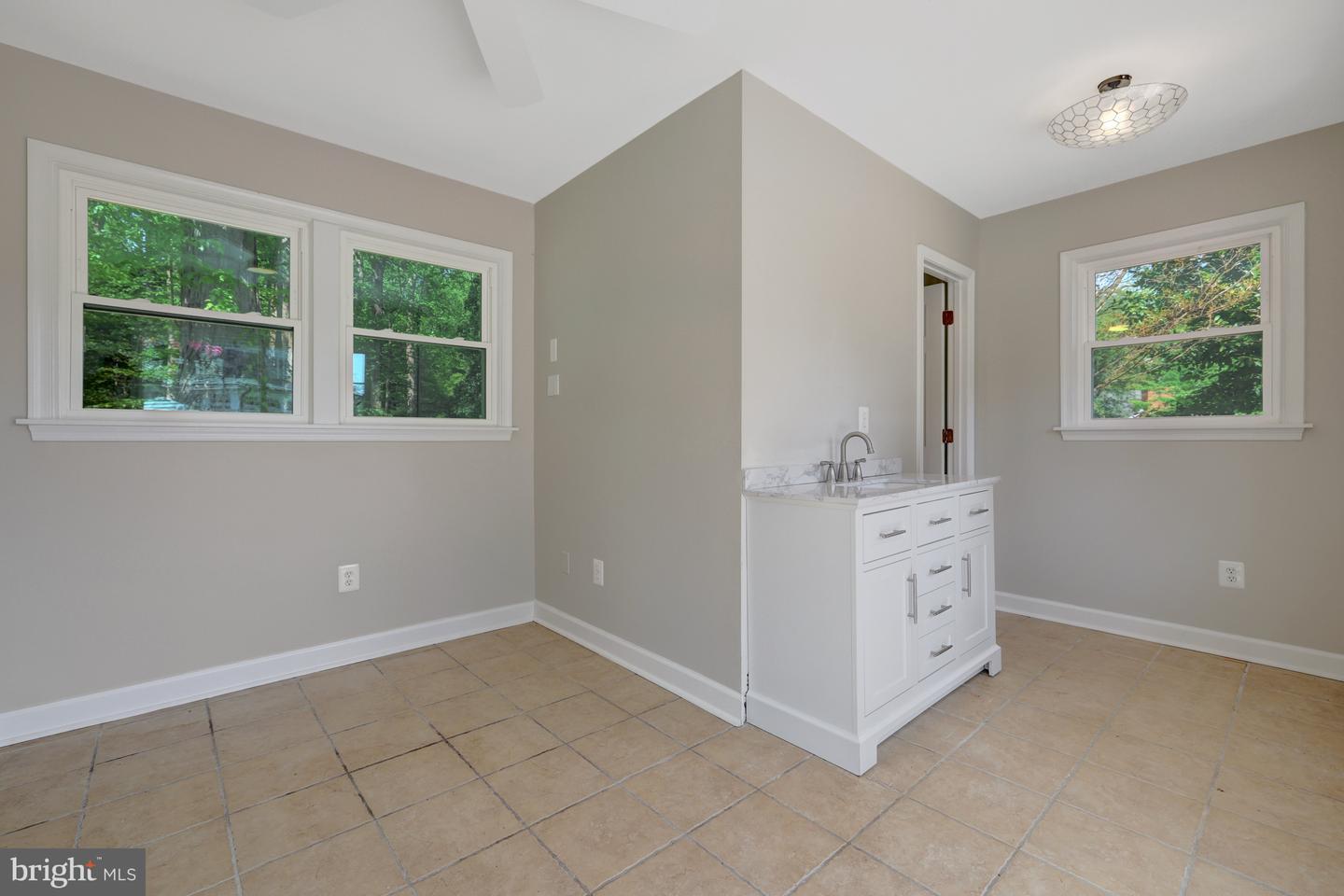 331 CANTERWOOD LN, GREAT FALLS, Virginia 22066, 5 Bedrooms Bedrooms, ,5 BathroomsBathrooms,Residential,For sale,331 CANTERWOOD LN,VAFX2226728 MLS # VAFX2226728