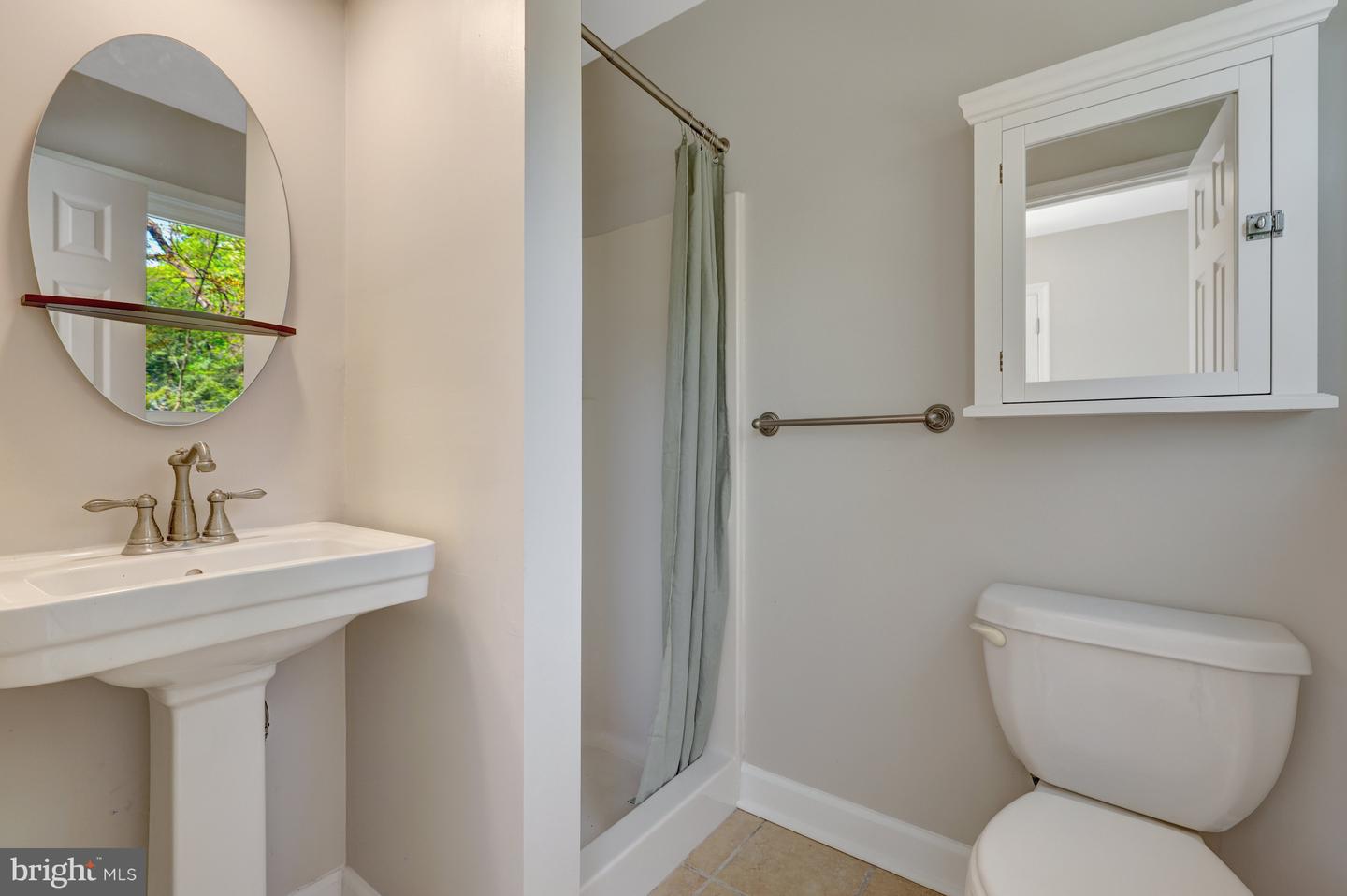 331 CANTERWOOD LN, GREAT FALLS, Virginia 22066, 5 Bedrooms Bedrooms, ,5 BathroomsBathrooms,Residential,For sale,331 CANTERWOOD LN,VAFX2226728 MLS # VAFX2226728