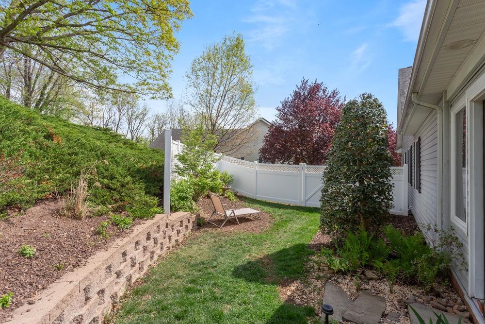 521 HICKORY GROVE CIR, HARRISONBURG, Virginia 22801, 2 Bedrooms Bedrooms, ,2 BathroomsBathrooms,Residential,521 HICKORY GROVE CIR,663971 MLS # 663971