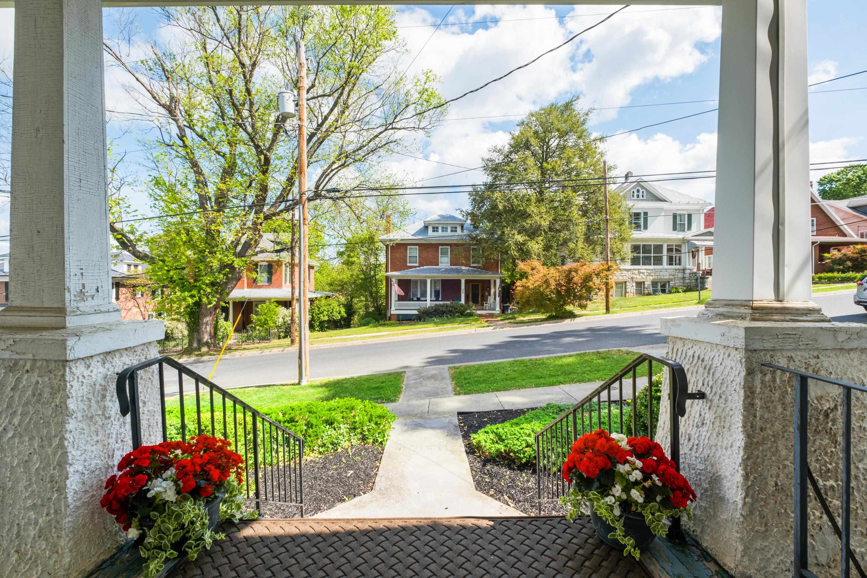 331 FRANKLIN ST, HARRISONBURG, Virginia 22801, 3 Bedrooms Bedrooms, ,2 BathroomsBathrooms,Residential,331 FRANKLIN ST,663976 MLS # 663976