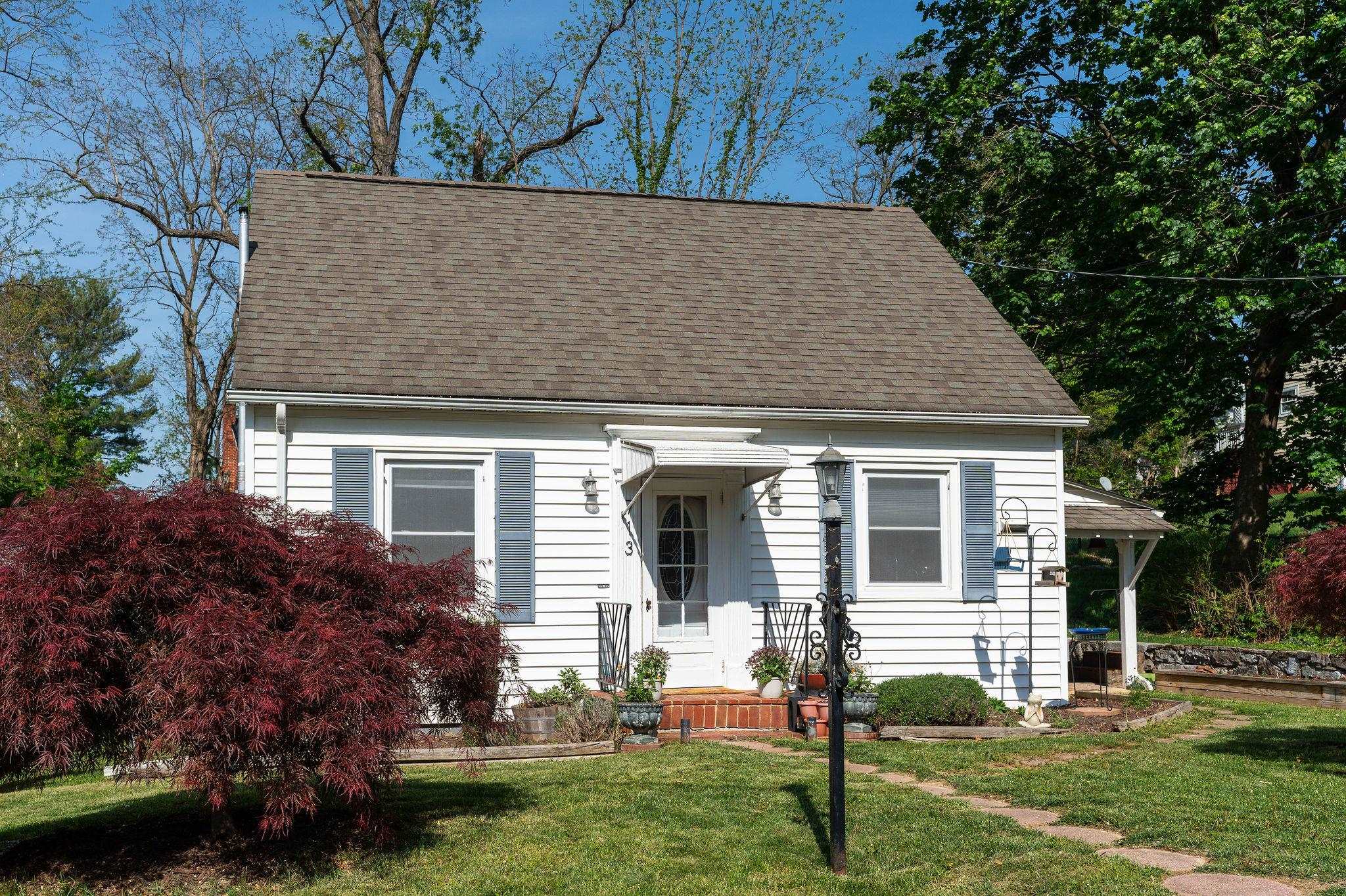 713 NORFOLK AVE, STAUNTON, Virginia 24401, 3 Bedrooms Bedrooms, ,1 BathroomBathrooms,Residential,713 NORFOLK AVE,663988 MLS # 663988