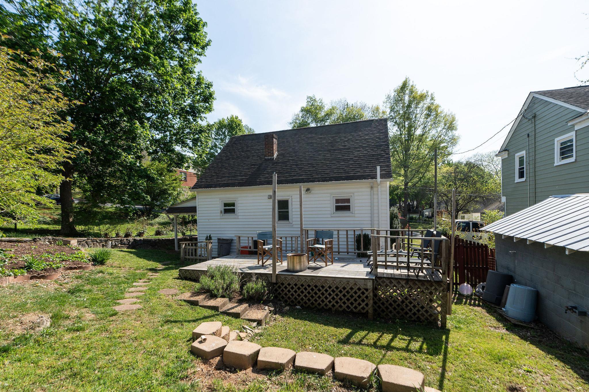 713 NORFOLK AVE, STAUNTON, Virginia 24401, 3 Bedrooms Bedrooms, ,1 BathroomBathrooms,Residential,713 NORFOLK AVE,663988 MLS # 663988