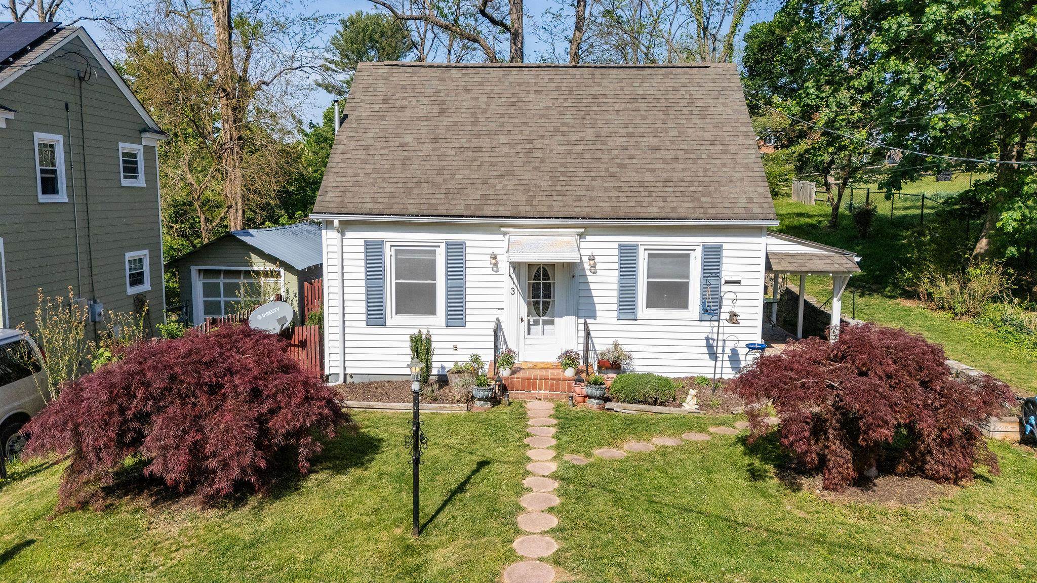 713 NORFOLK AVE, STAUNTON, Virginia 24401, 3 Bedrooms Bedrooms, ,1 BathroomBathrooms,Residential,713 NORFOLK AVE,663988 MLS # 663988