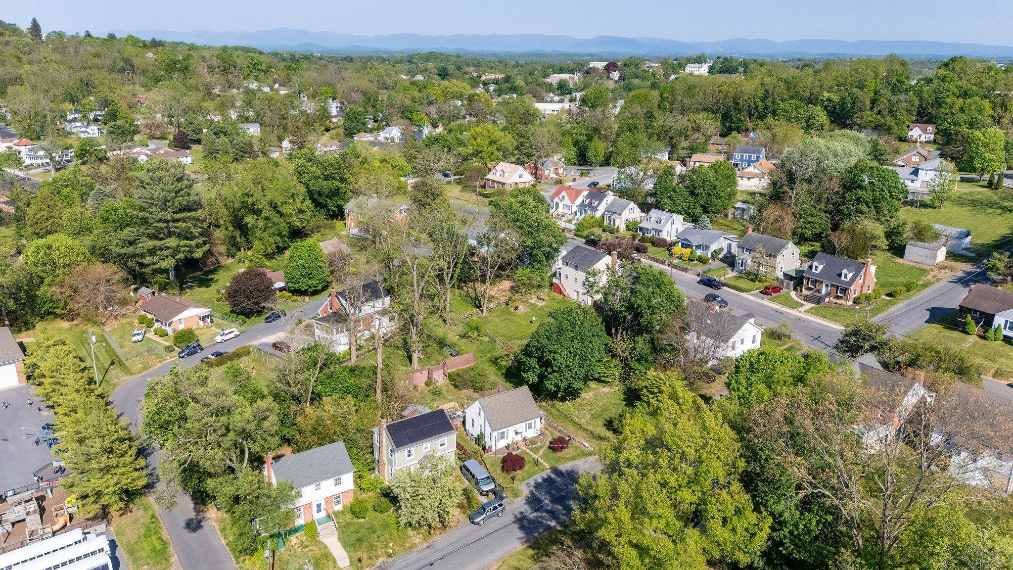 713 NORFOLK AVE, STAUNTON, Virginia 24401, 3 Bedrooms Bedrooms, ,1 BathroomBathrooms,Residential,713 NORFOLK AVE,663988 MLS # 663988