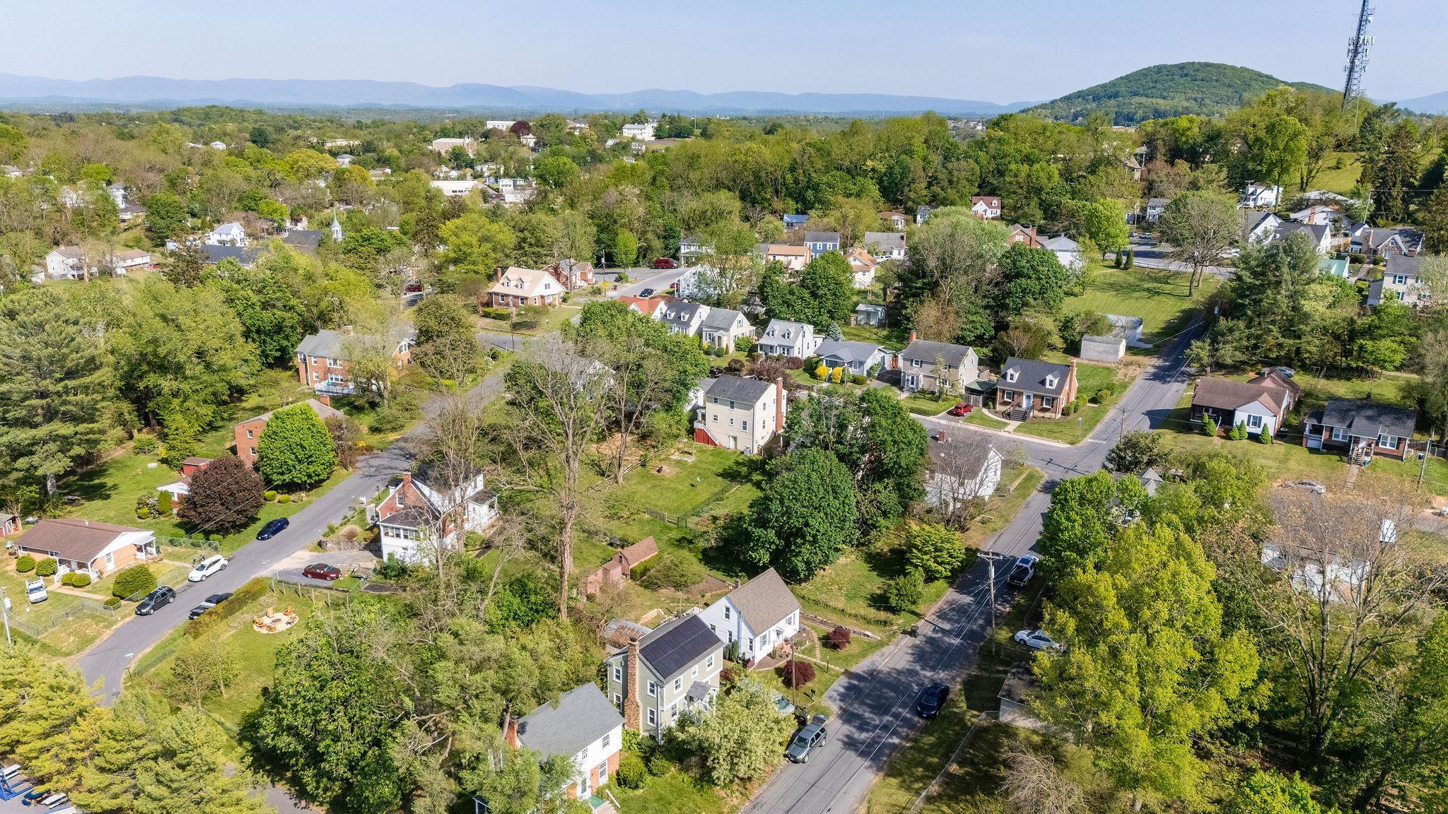 713 NORFOLK AVE, STAUNTON, Virginia 24401, 3 Bedrooms Bedrooms, ,1 BathroomBathrooms,Residential,713 NORFOLK AVE,663988 MLS # 663988