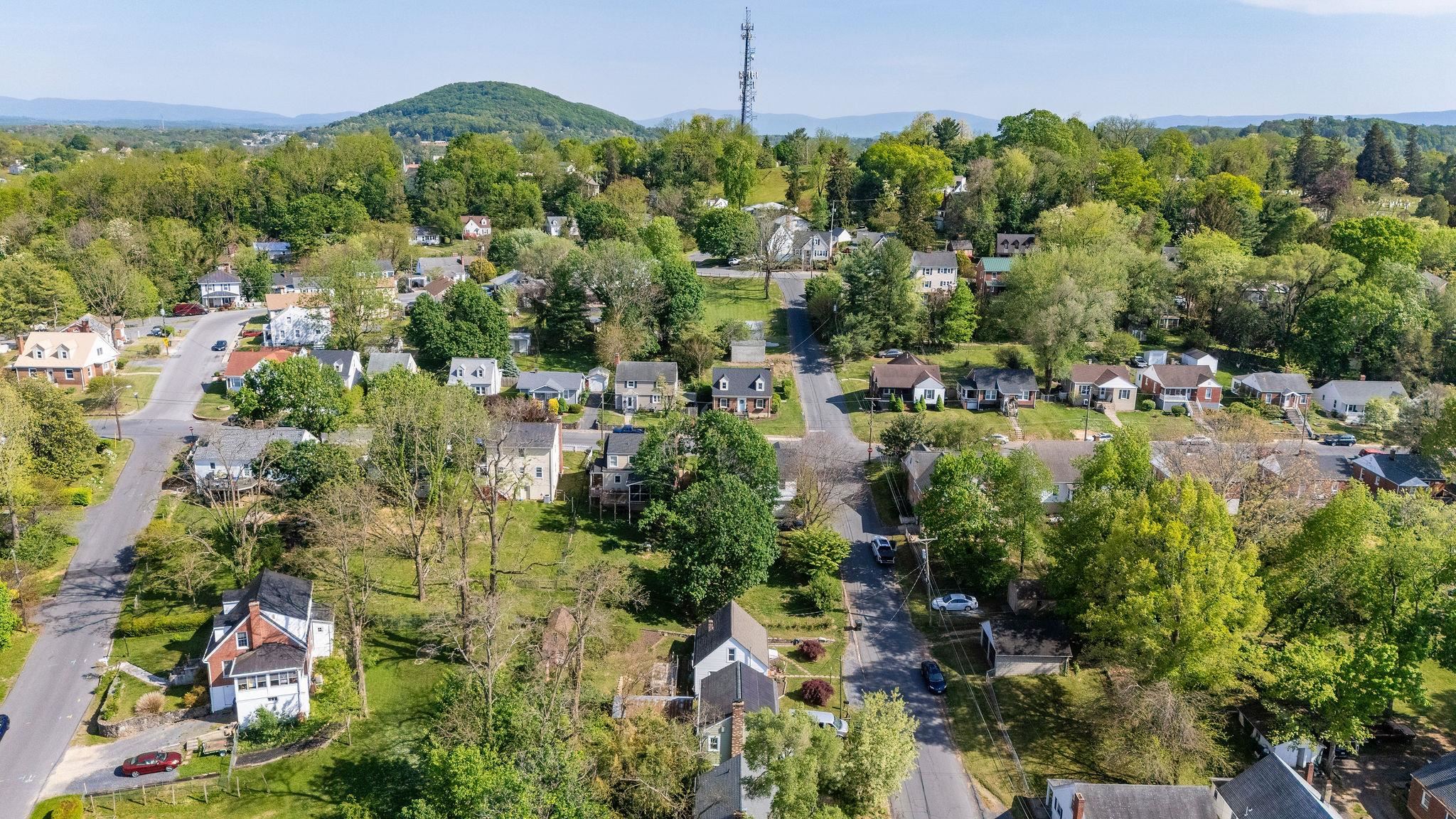 713 NORFOLK AVE, STAUNTON, Virginia 24401, 3 Bedrooms Bedrooms, ,1 BathroomBathrooms,Residential,713 NORFOLK AVE,663988 MLS # 663988