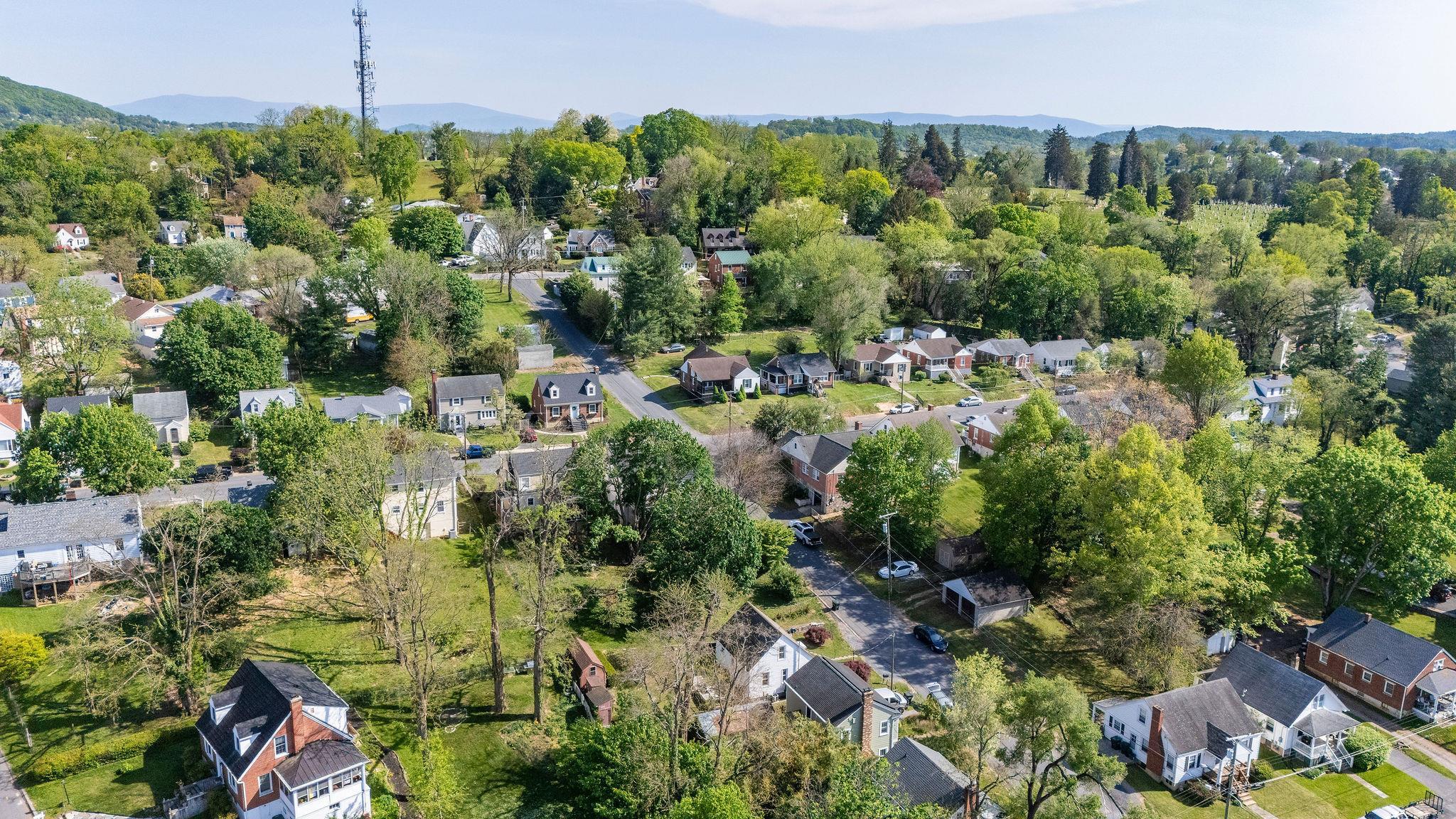 713 NORFOLK AVE, STAUNTON, Virginia 24401, 3 Bedrooms Bedrooms, ,1 BathroomBathrooms,Residential,713 NORFOLK AVE,663988 MLS # 663988