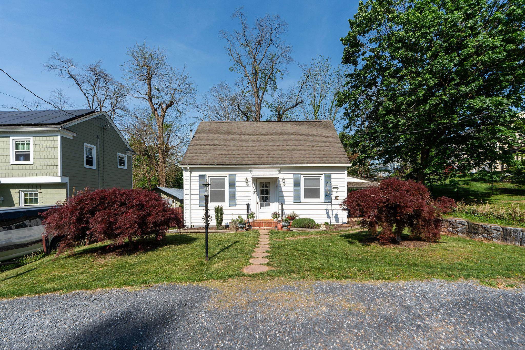 713 NORFOLK AVE, STAUNTON, Virginia 24401, 3 Bedrooms Bedrooms, ,1 BathroomBathrooms,Residential,713 NORFOLK AVE,663988 MLS # 663988