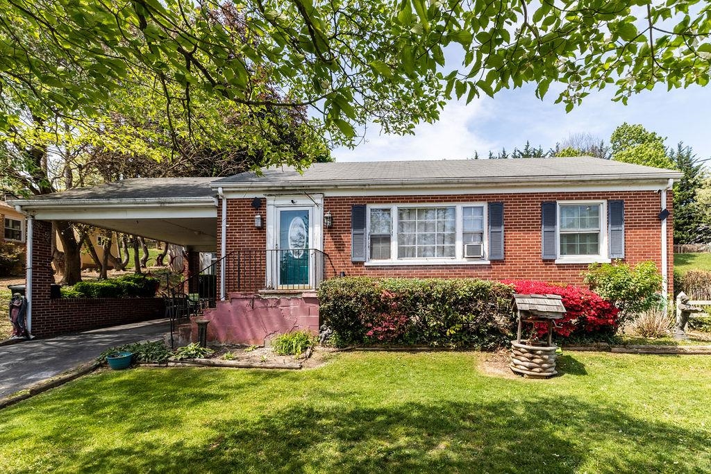 1502 ARMSTRONG AVE, STAUNTON, Virginia 24401, 3 Bedrooms Bedrooms, ,1 BathroomBathrooms,Residential,1502 ARMSTRONG AVE,663989 MLS # 663989