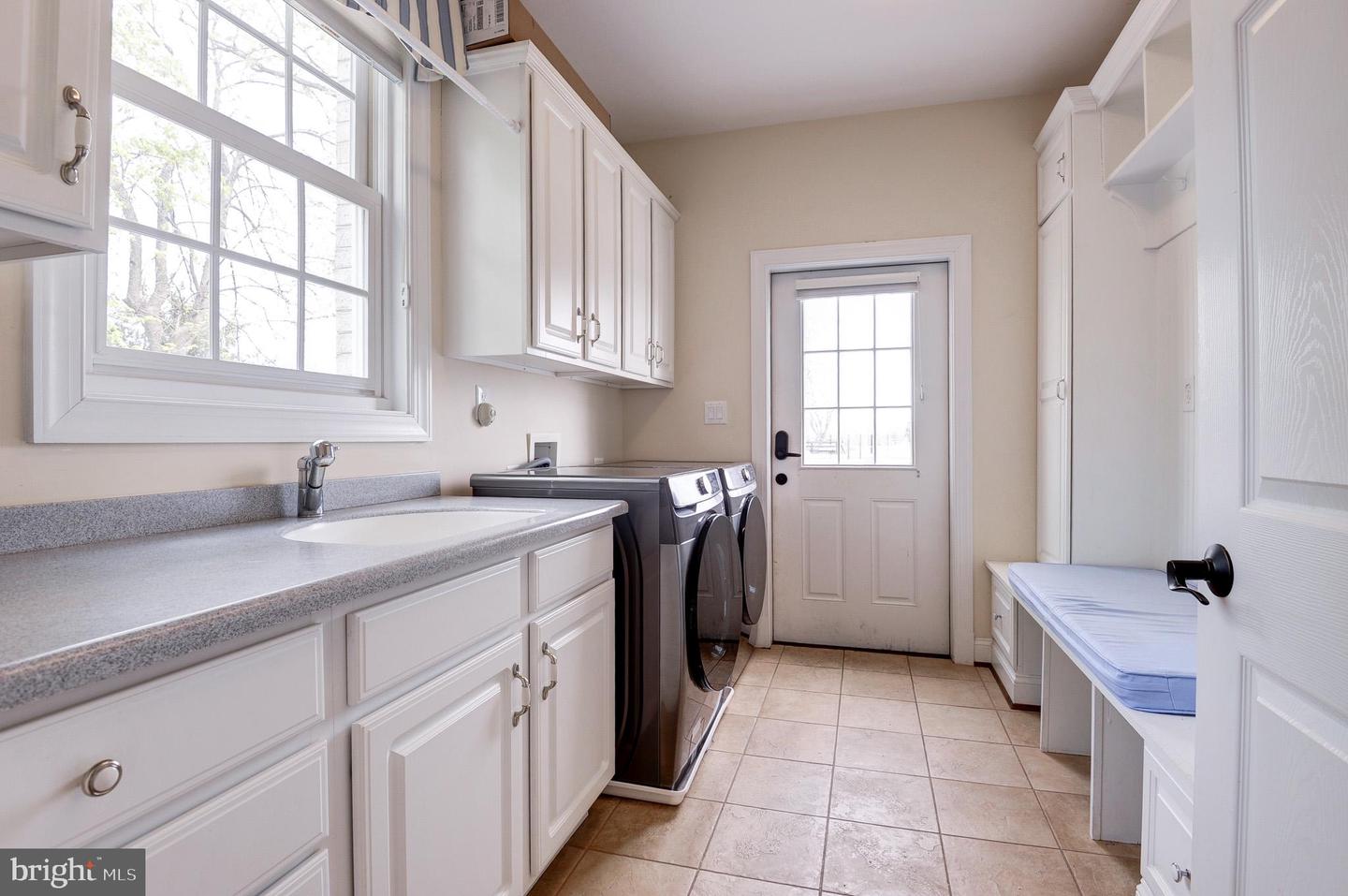 16182 HILLSBORO, HILLSBORO, Virginia 20132, 4 Bedrooms Bedrooms, ,6 BathroomsBathrooms,Residential,For sale,16182 HILLSBORO,VALO2091530 MLS # VALO2091530