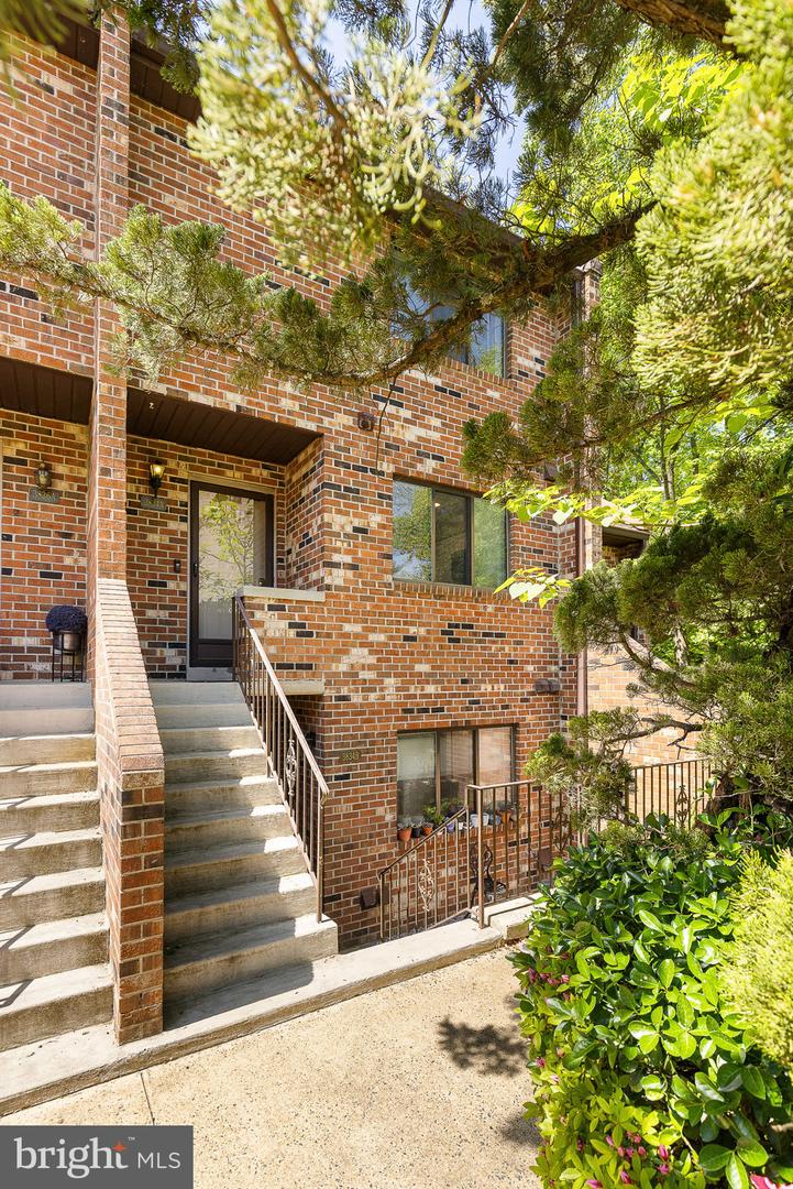3834A-A STEPPES CT, FALLS CHURCH, Virginia 22041, 2 Bedrooms Bedrooms, ,2 BathroomsBathrooms,Residential,For sale,3834A-A STEPPES CT,VAFX2229482 MLS # VAFX2229482