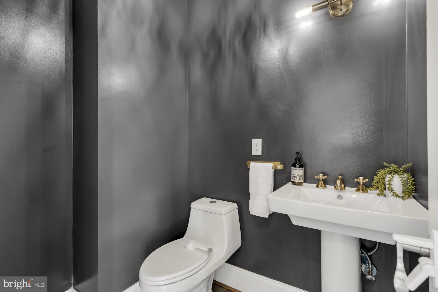 1202 DECATUR ST NW, WASHINGTON, District Of Columbia 20011, 5 Bedrooms Bedrooms, ,4 BathroomsBathrooms,Residential,For sale,1202 DECATUR ST NW,DCDC2191678 MLS # DCDC2191678