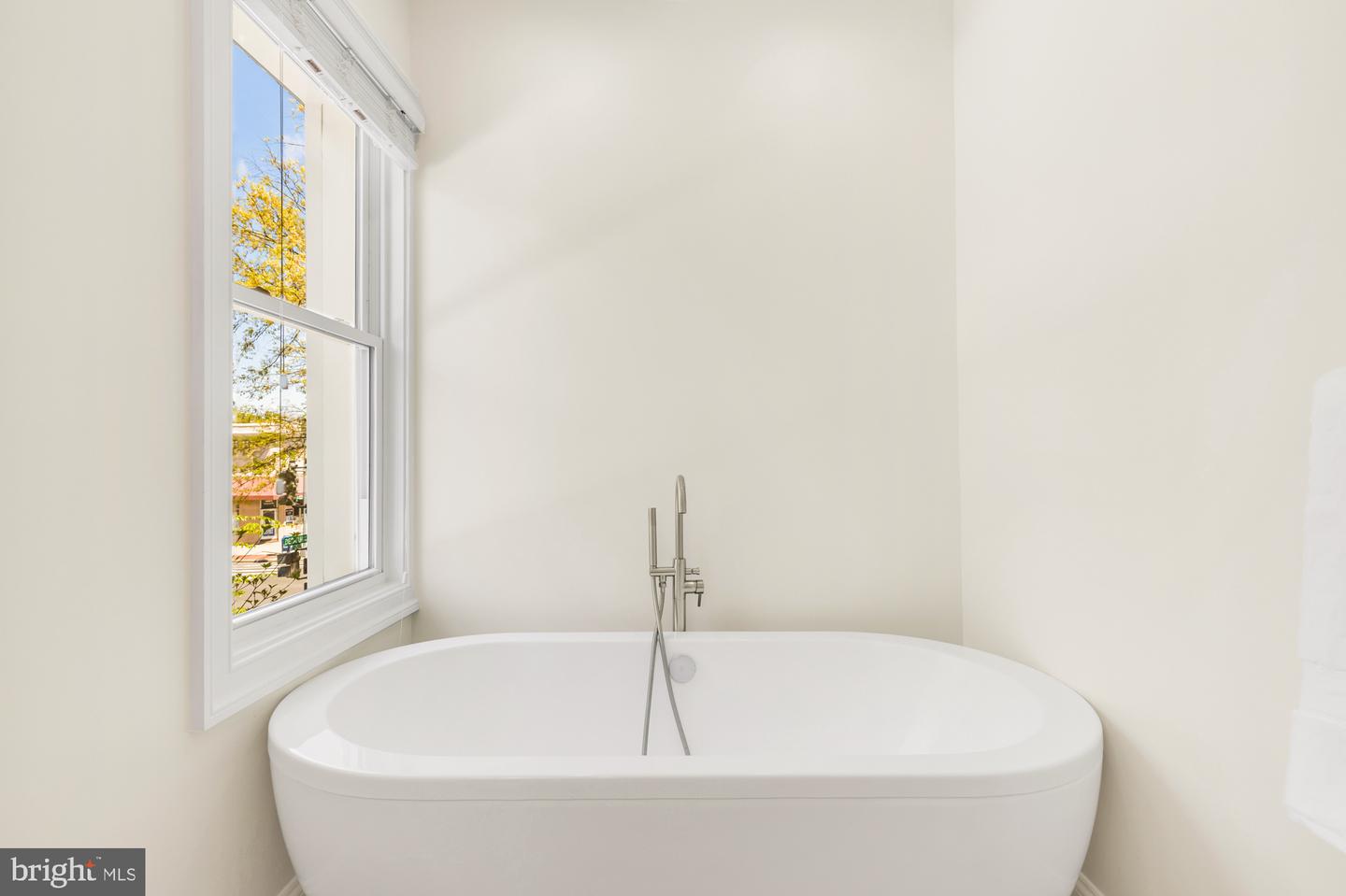 1202 DECATUR ST NW, WASHINGTON, District Of Columbia 20011, 5 Bedrooms Bedrooms, ,4 BathroomsBathrooms,Residential,For sale,1202 DECATUR ST NW,DCDC2191678 MLS # DCDC2191678
