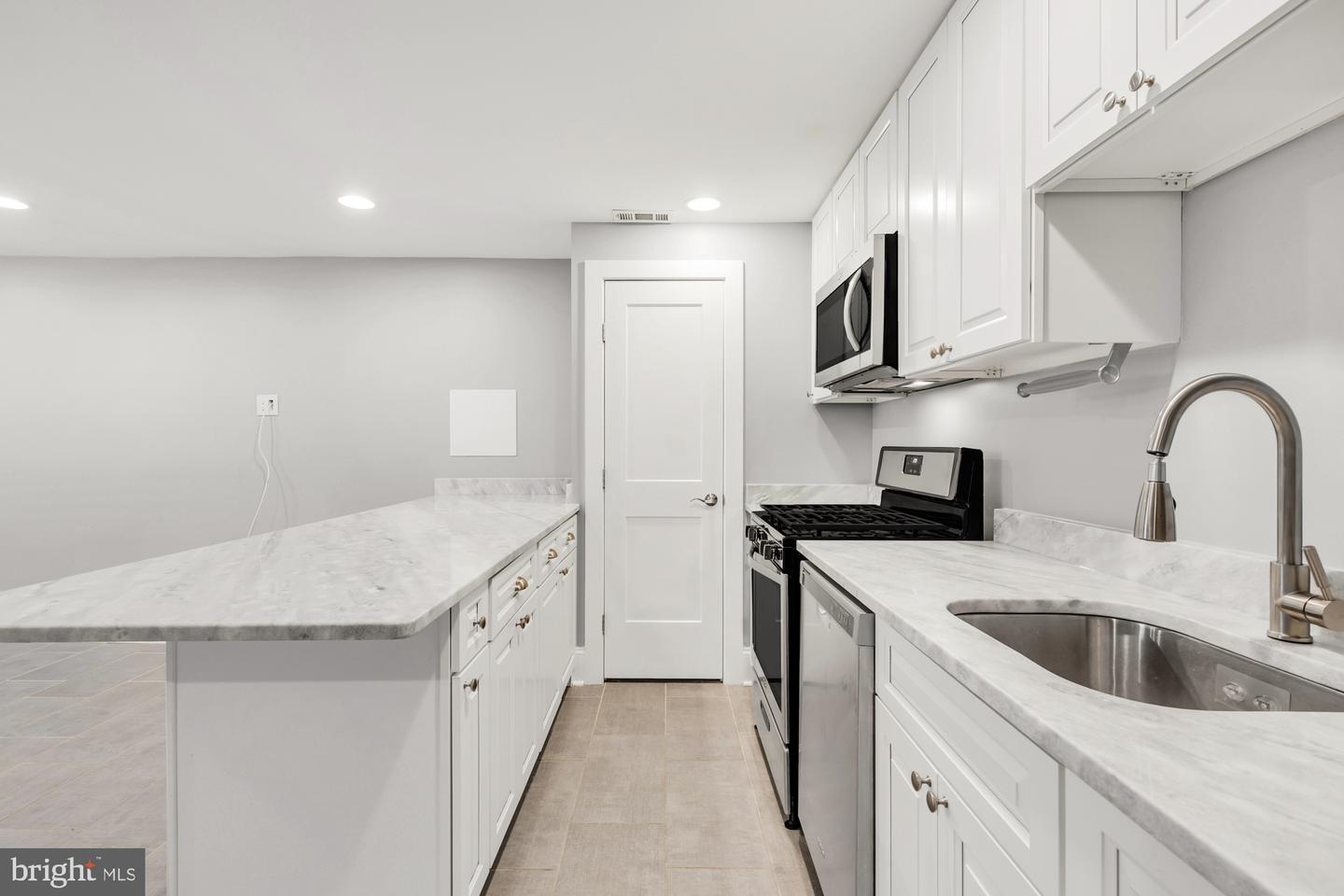 1202 DECATUR ST NW, WASHINGTON, District Of Columbia 20011, 5 Bedrooms Bedrooms, ,4 BathroomsBathrooms,Residential,For sale,1202 DECATUR ST NW,DCDC2191678 MLS # DCDC2191678
