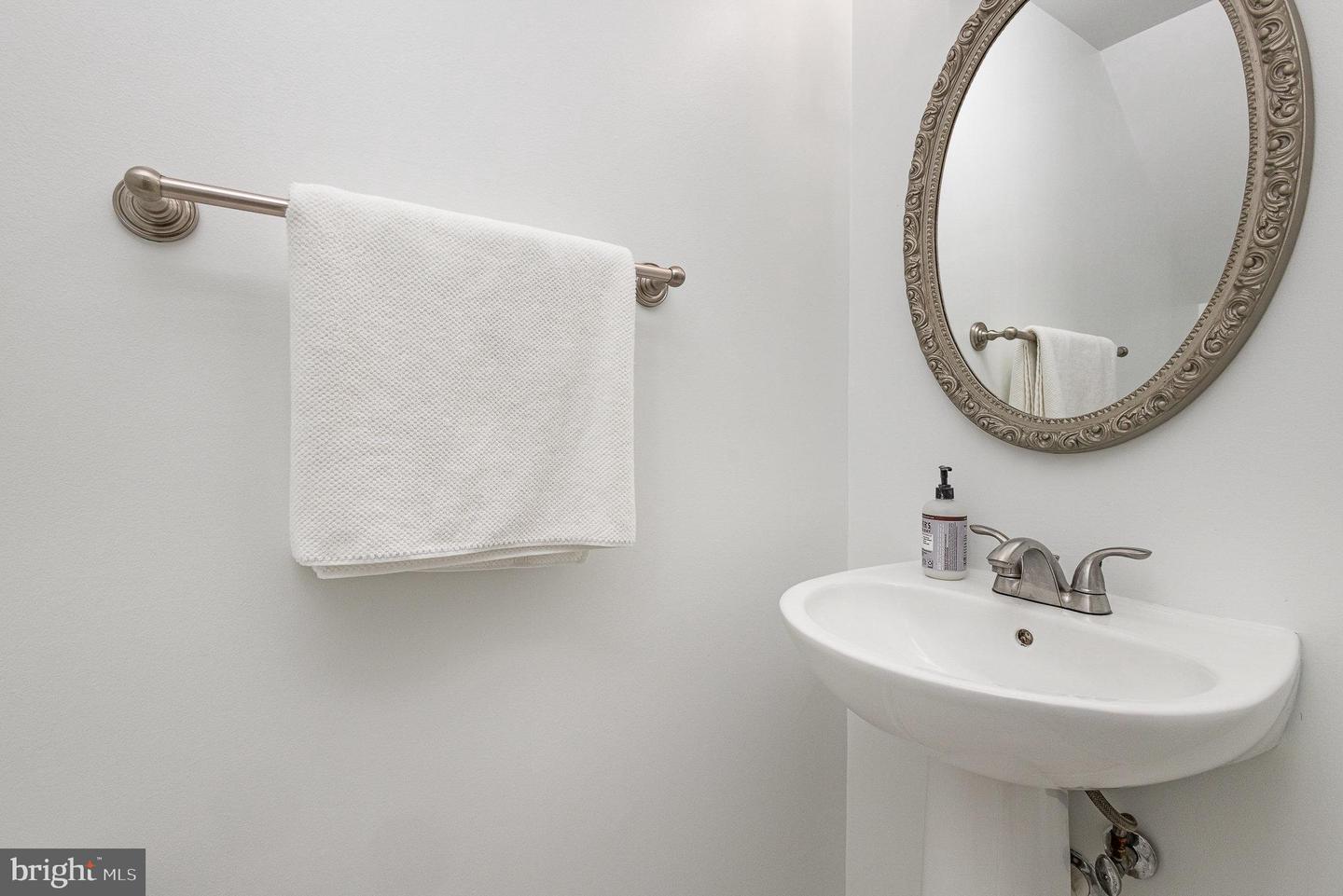 6031 TERRAPIN PL, ALEXANDRIA, Virginia 22310, 2 Bedrooms Bedrooms, ,2 BathroomsBathrooms,Residential,For sale,6031 TERRAPIN PL,VAFX2229816 MLS # VAFX2229816