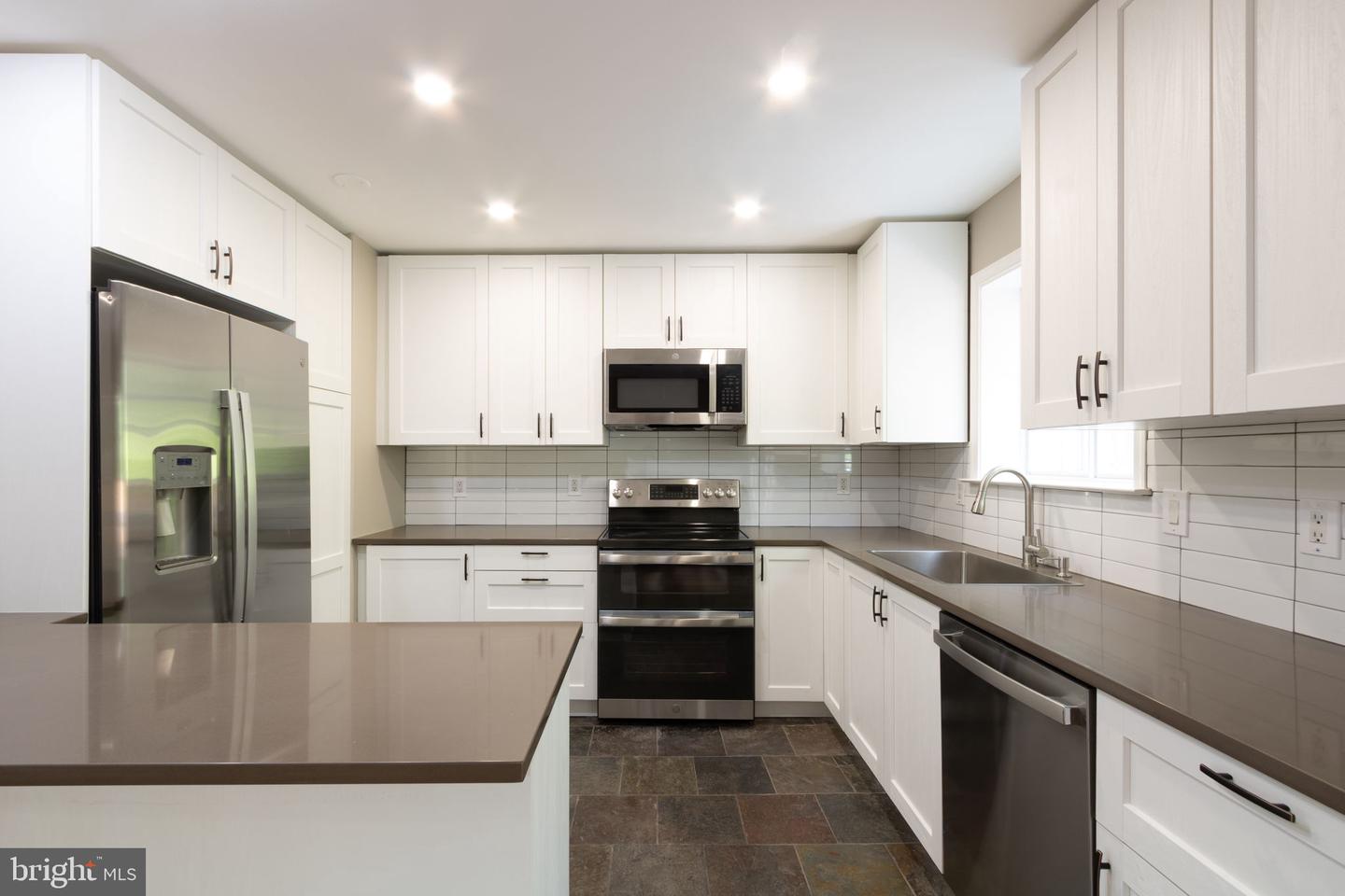 3906 VALLEY RIDGE DR, FAIRFAX, Virginia 22033, 2 Bedrooms Bedrooms, ,3 BathroomsBathrooms,Residential,For sale,3906 VALLEY RIDGE DR,VAFX2229978 MLS # VAFX2229978