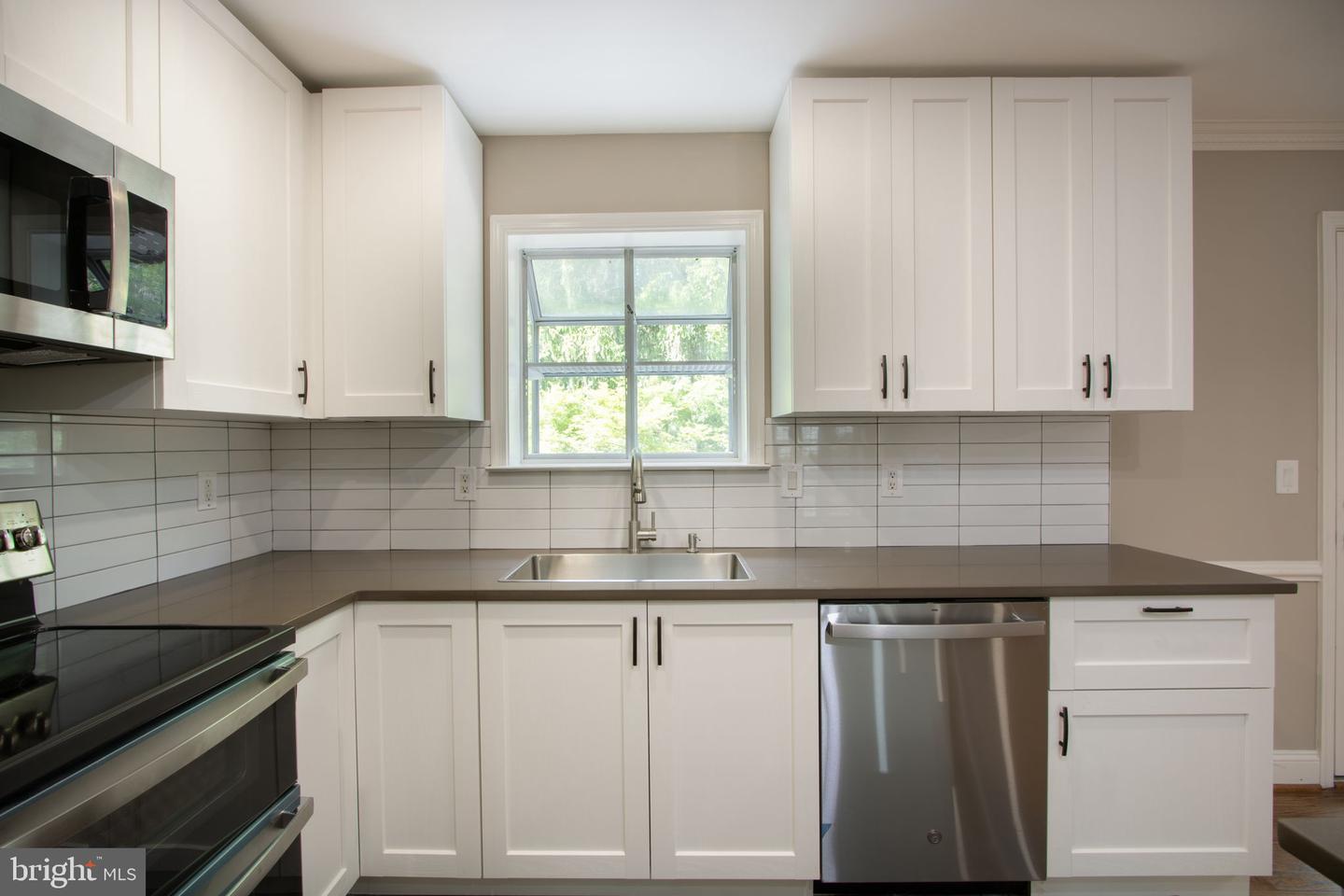 3906 VALLEY RIDGE DR, FAIRFAX, Virginia 22033, 2 Bedrooms Bedrooms, ,3 BathroomsBathrooms,Residential,For sale,3906 VALLEY RIDGE DR,VAFX2229978 MLS # VAFX2229978