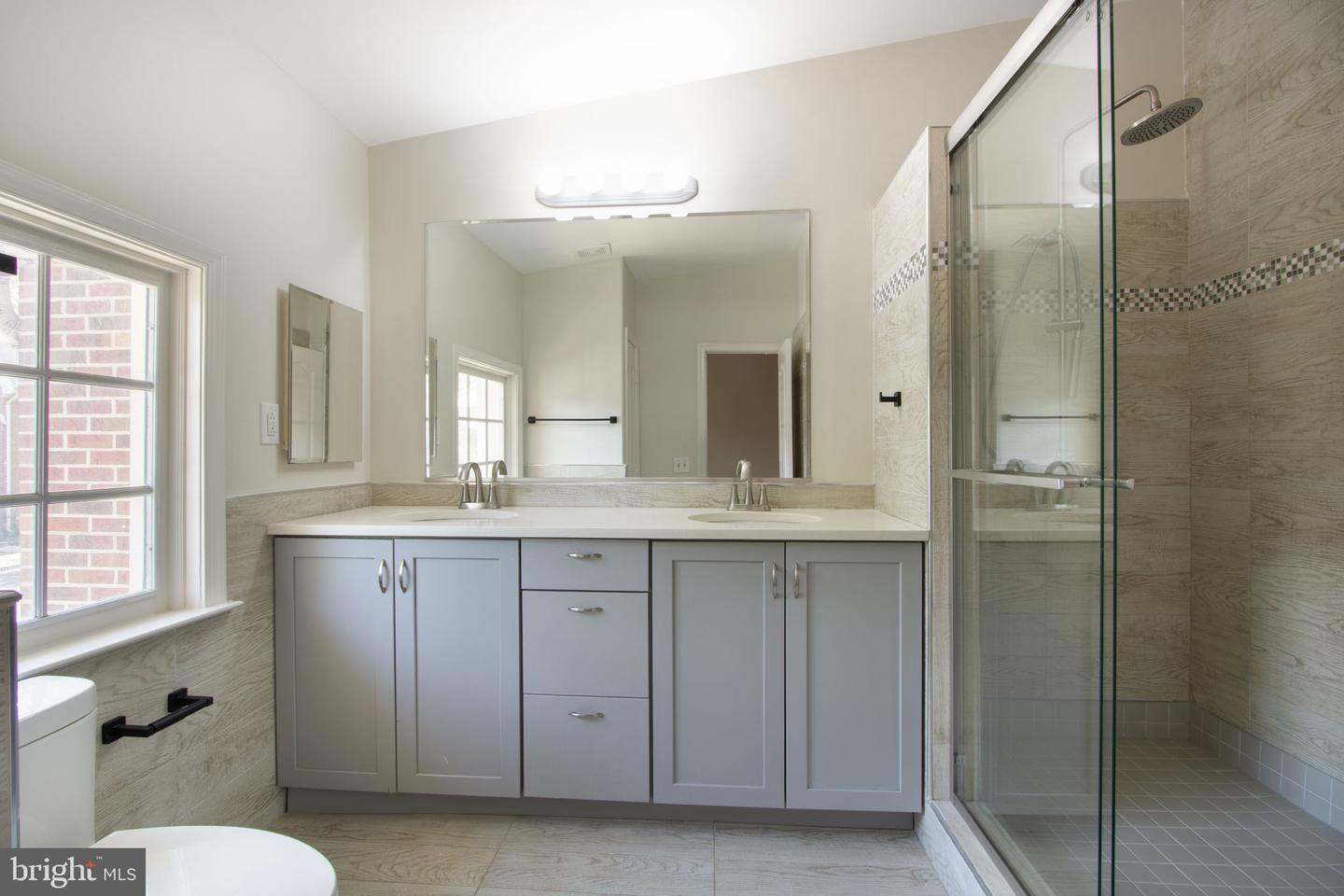 3906 VALLEY RIDGE DR, FAIRFAX, Virginia 22033, 2 Bedrooms Bedrooms, ,3 BathroomsBathrooms,Residential,For sale,3906 VALLEY RIDGE DR,VAFX2229978 MLS # VAFX2229978
