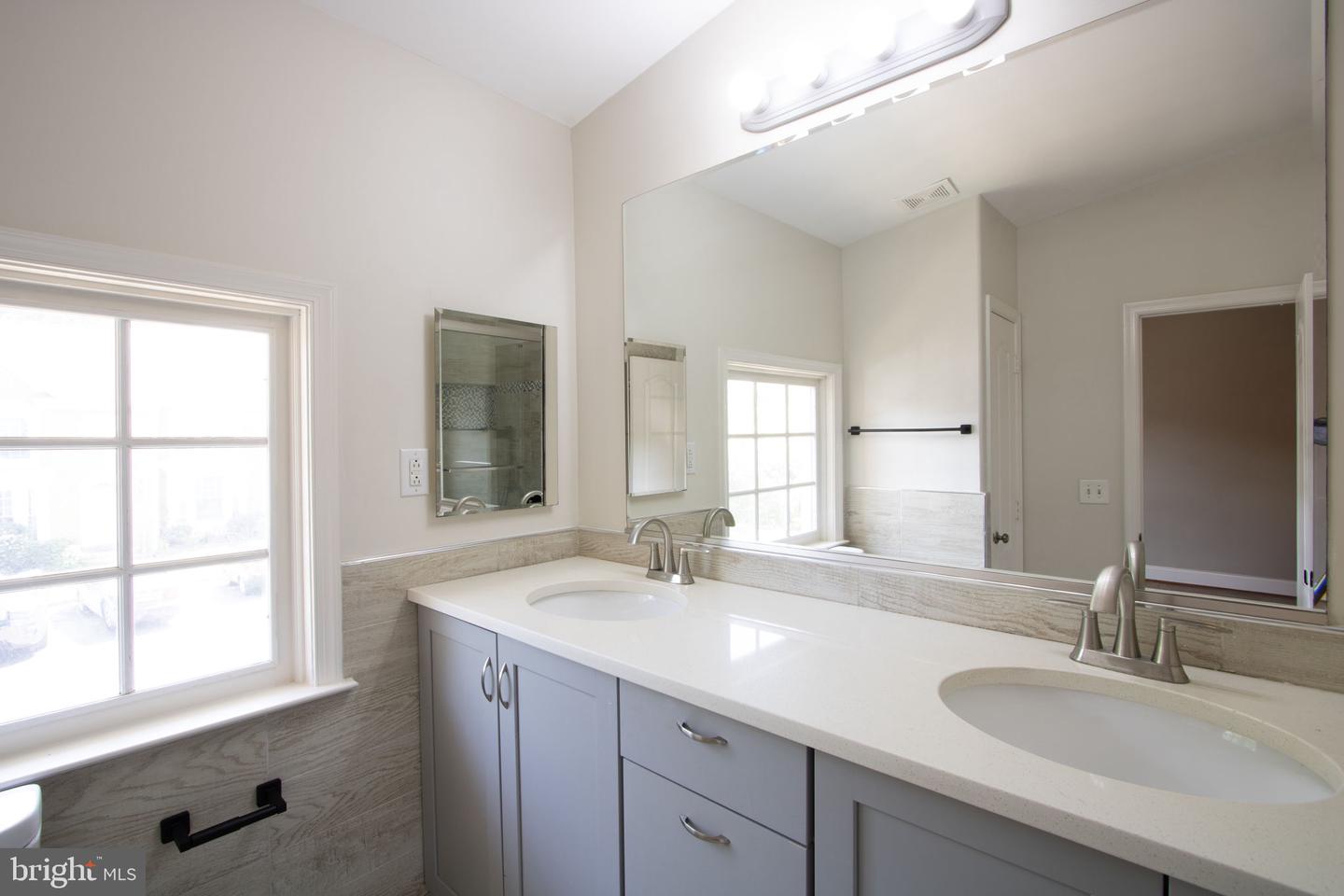 3906 VALLEY RIDGE DR, FAIRFAX, Virginia 22033, 2 Bedrooms Bedrooms, ,3 BathroomsBathrooms,Residential,For sale,3906 VALLEY RIDGE DR,VAFX2229978 MLS # VAFX2229978