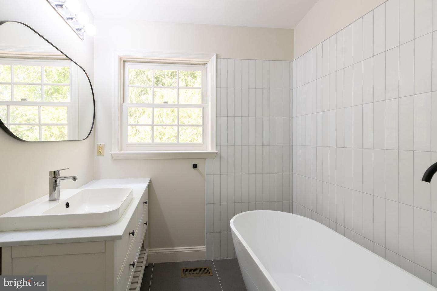 3906 VALLEY RIDGE DR, FAIRFAX, Virginia 22033, 2 Bedrooms Bedrooms, ,3 BathroomsBathrooms,Residential,For sale,3906 VALLEY RIDGE DR,VAFX2229978 MLS # VAFX2229978