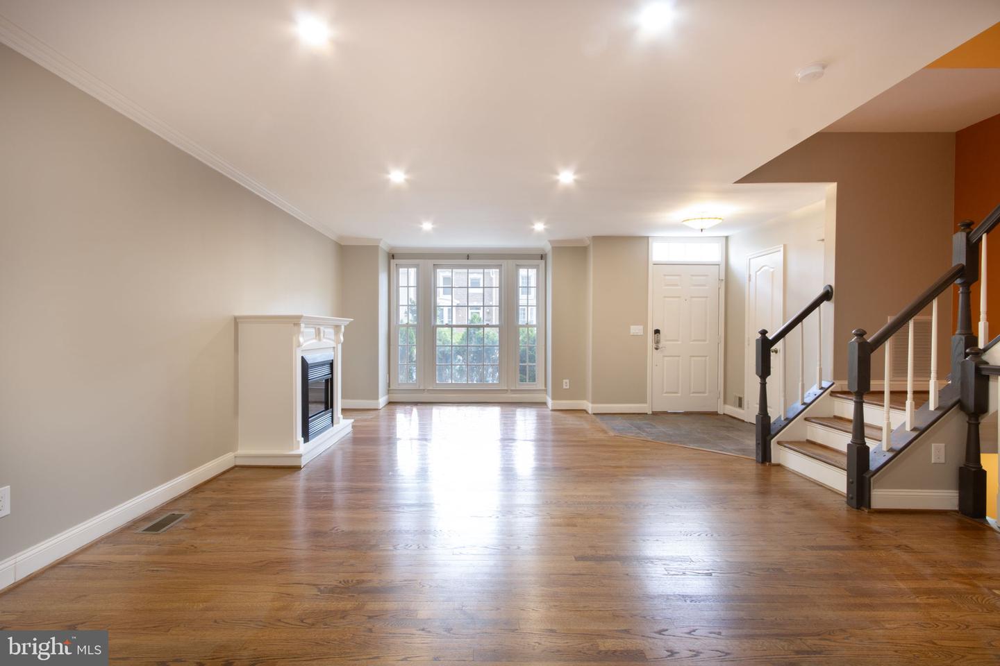 3906 VALLEY RIDGE DR, FAIRFAX, Virginia 22033, 2 Bedrooms Bedrooms, ,3 BathroomsBathrooms,Residential,For sale,3906 VALLEY RIDGE DR,VAFX2229978 MLS # VAFX2229978