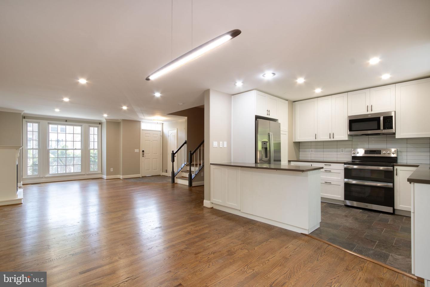 3906 VALLEY RIDGE DR, FAIRFAX, Virginia 22033, 2 Bedrooms Bedrooms, ,3 BathroomsBathrooms,Residential,For sale,3906 VALLEY RIDGE DR,VAFX2229978 MLS # VAFX2229978