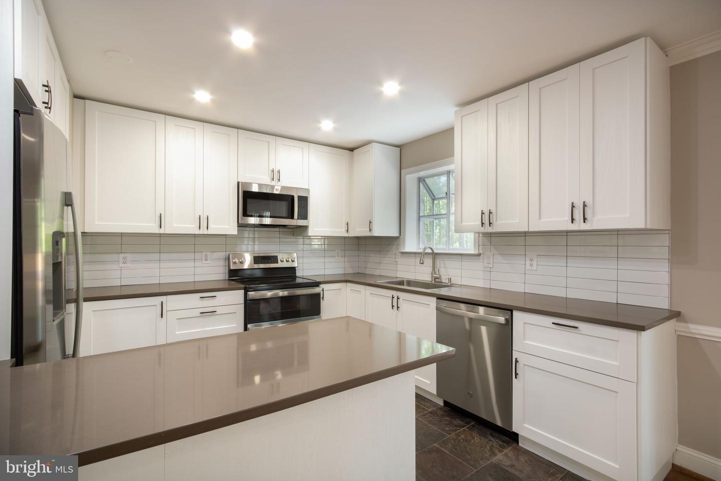3906 VALLEY RIDGE DR, FAIRFAX, Virginia 22033, 2 Bedrooms Bedrooms, ,3 BathroomsBathrooms,Residential,For sale,3906 VALLEY RIDGE DR,VAFX2229978 MLS # VAFX2229978