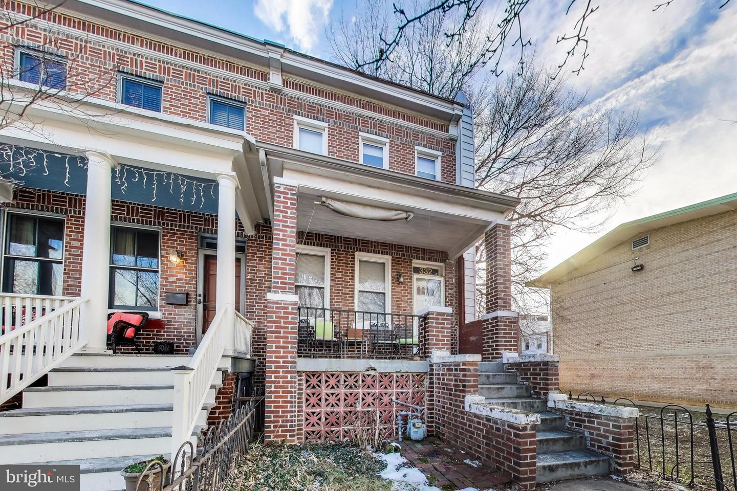 332 13TH ST SE, WASHINGTON, District Of Columbia 20003, 2 Bedrooms Bedrooms, ,2 BathroomsBathrooms,Residential,For sale,332 13TH ST SE,DCDC2192142 MLS # DCDC2192142