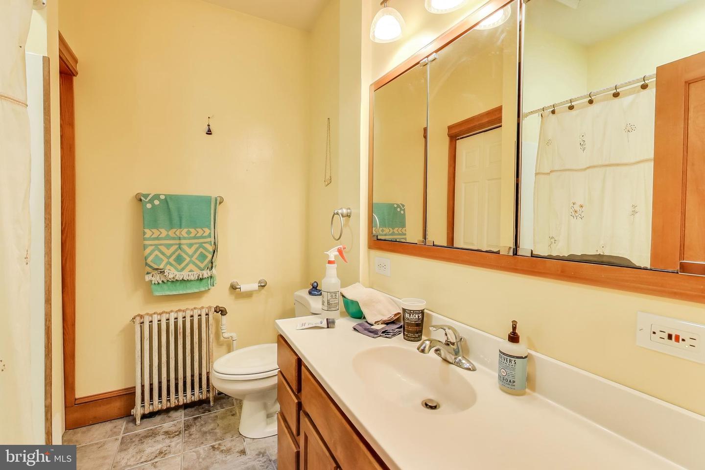 332 13TH ST SE, WASHINGTON, District Of Columbia 20003, 2 Bedrooms Bedrooms, ,2 BathroomsBathrooms,Residential,For sale,332 13TH ST SE,DCDC2192142 MLS # DCDC2192142