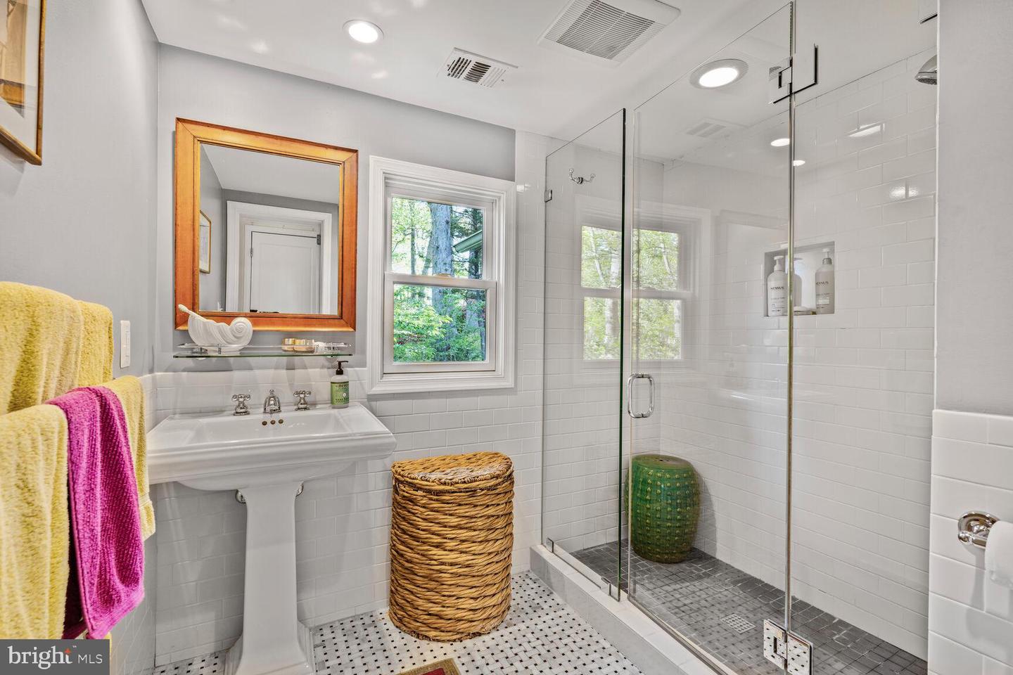 6714 PRINCESS ANNE LN, FALLS CHURCH, Virginia 22042, 1 Bedroom Bedrooms, 6 Rooms Rooms,1 BathroomBathrooms,Residential,For sale,6714 PRINCESS ANNE LN,VAFX2230702 MLS # VAFX2230702