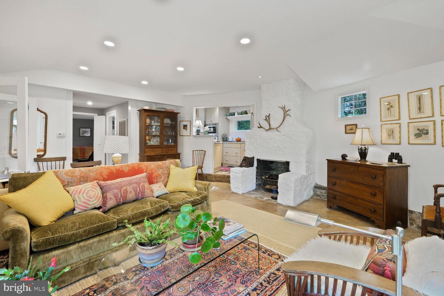 6714 PRINCESS ANNE LN, FALLS CHURCH, Virginia 22042, 1 Bedroom Bedrooms, 6 Rooms Rooms,1 BathroomBathrooms,Residential,For sale,6714 PRINCESS ANNE LN,VAFX2230702 MLS # VAFX2230702