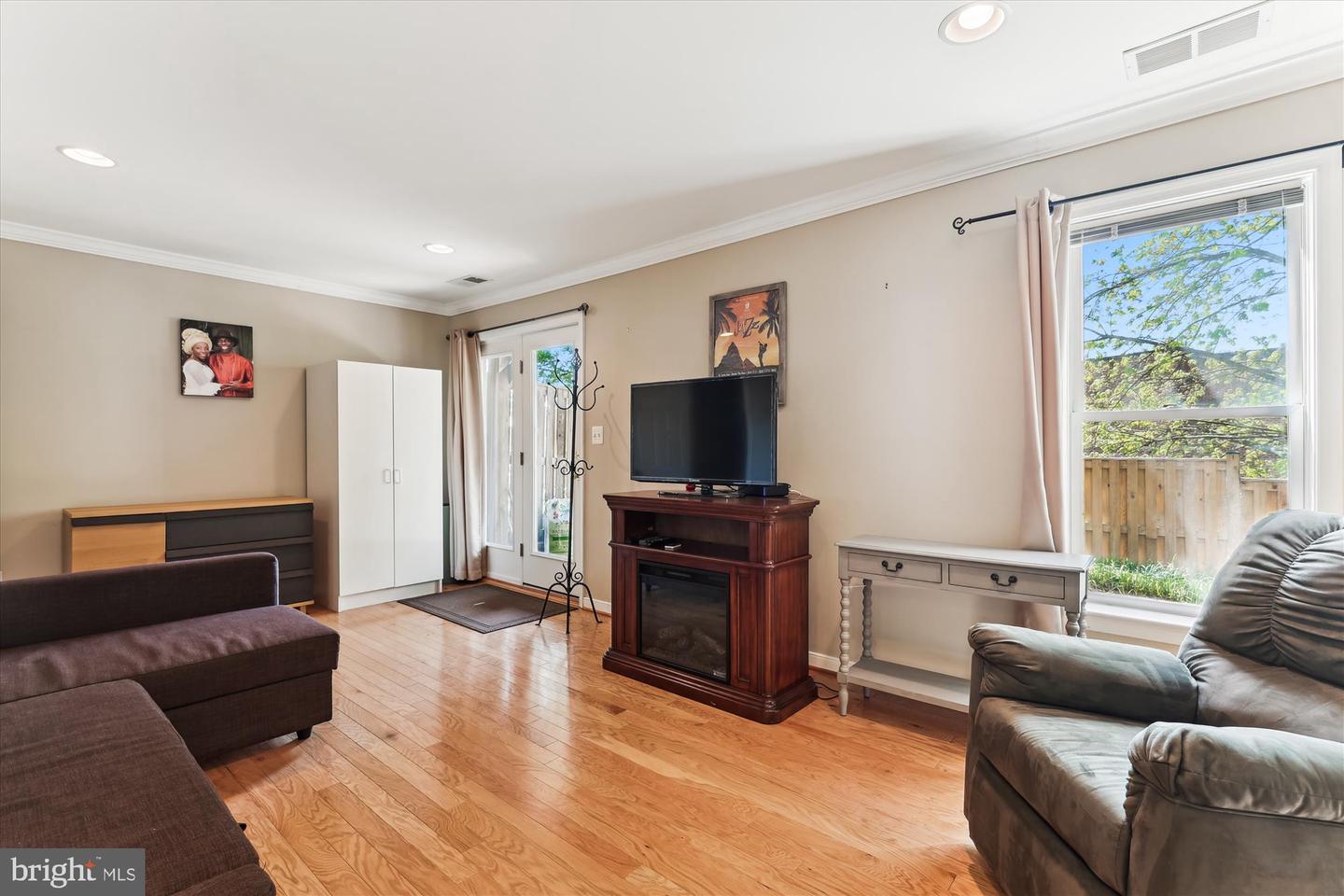 3814 WOODLAWN CT, ALEXANDRIA, Virginia 22304, 3 Bedrooms Bedrooms, ,3 BathroomsBathrooms,Residential,For sale,3814 WOODLAWN CT,VAAX2043360 MLS # VAAX2043360