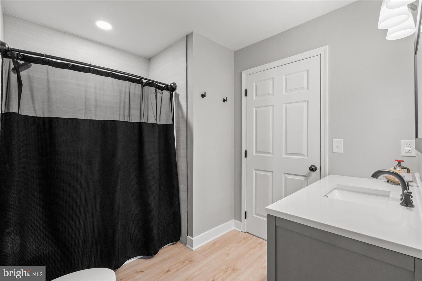 43426 EDGECLIFF TER, ASHBURN, Virginia 20147, 2 Bedrooms Bedrooms, ,2 BathroomsBathrooms,Residential,For sale,43426 EDGECLIFF TER,VALO2092584 MLS # VALO2092584