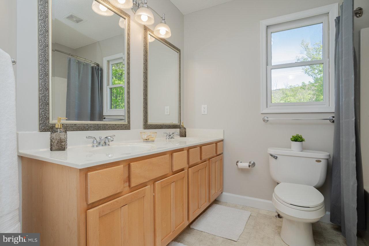 267 TOMAHAWK LN, EDINBURG, Virginia 22824, 3 Bedrooms Bedrooms, ,3 BathroomsBathrooms,Residential,For sale,267 TOMAHAWK LN,VASH2011080 MLS # VASH2011080