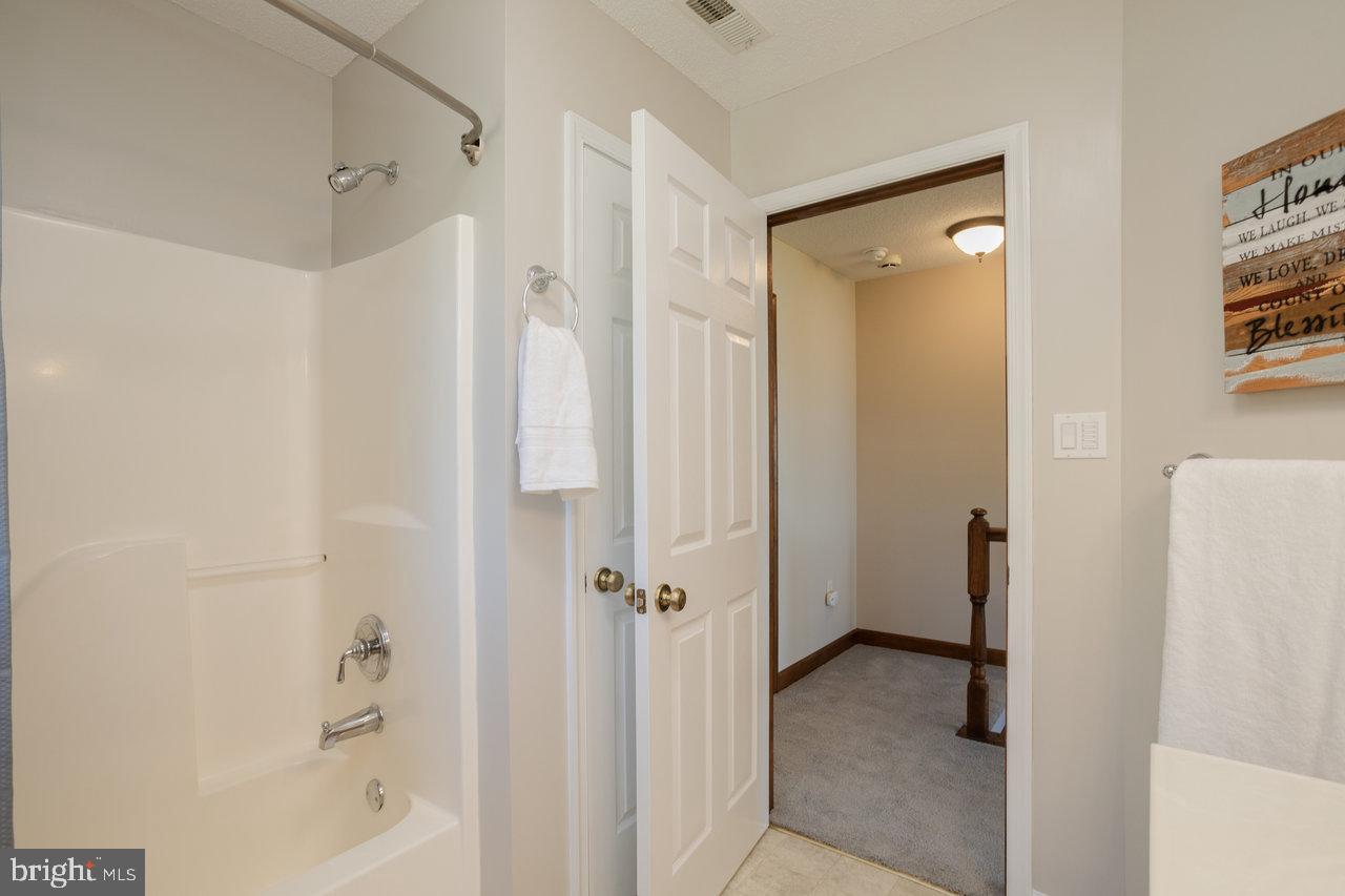 267 TOMAHAWK LN, EDINBURG, Virginia 22824, 3 Bedrooms Bedrooms, ,3 BathroomsBathrooms,Residential,For sale,267 TOMAHAWK LN,VASH2011080 MLS # VASH2011080