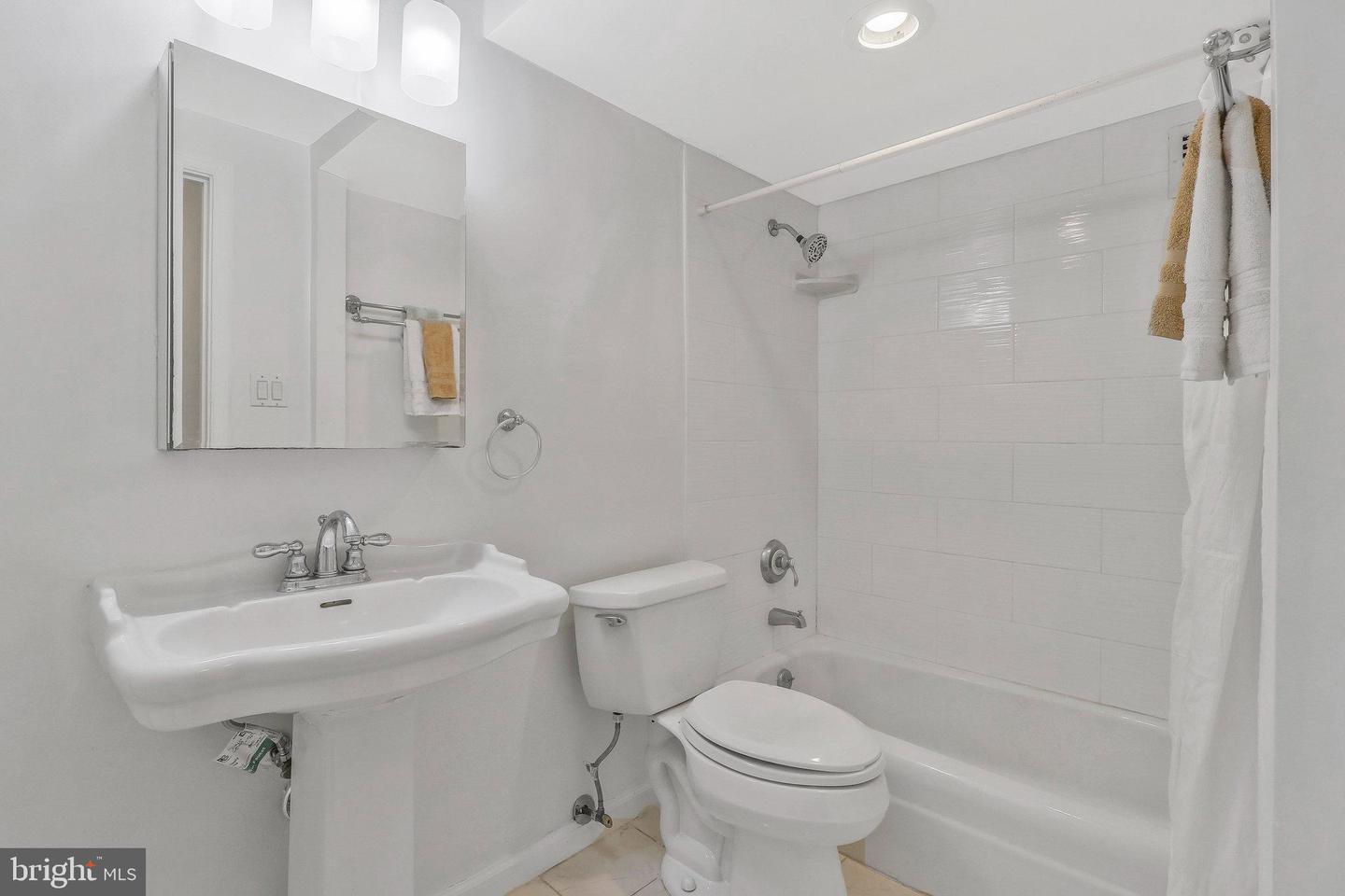 1816 NEW HAMPSHIRE AVE NW #303, WASHINGTON, District Of Columbia 20009, ,1 BathroomBathrooms,Residential,For sale,1816 NEW HAMPSHIRE AVE NW #303,DCDC2193516 MLS # DCDC2193516