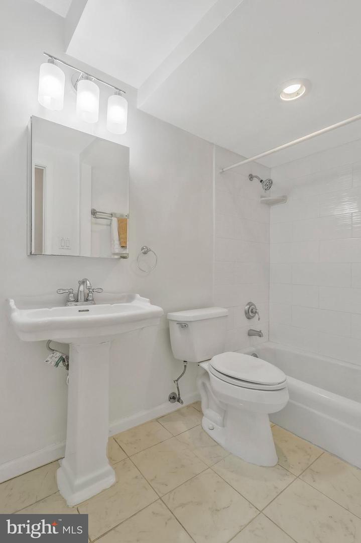 1816 NEW HAMPSHIRE AVE NW #303, WASHINGTON, District Of Columbia 20009, ,1 BathroomBathrooms,Residential,For sale,1816 NEW HAMPSHIRE AVE NW #303,DCDC2193516 MLS # DCDC2193516