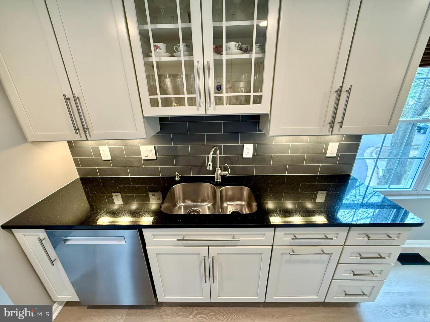 3185 LAWSONS HILL PL, ALEXANDRIA, Virginia 22310, 3 Bedrooms Bedrooms, 8 Rooms Rooms,3 BathroomsBathrooms,Residential,For sale,3185 LAWSONS HILL PL,VAFX2231802 MLS # VAFX2231802
