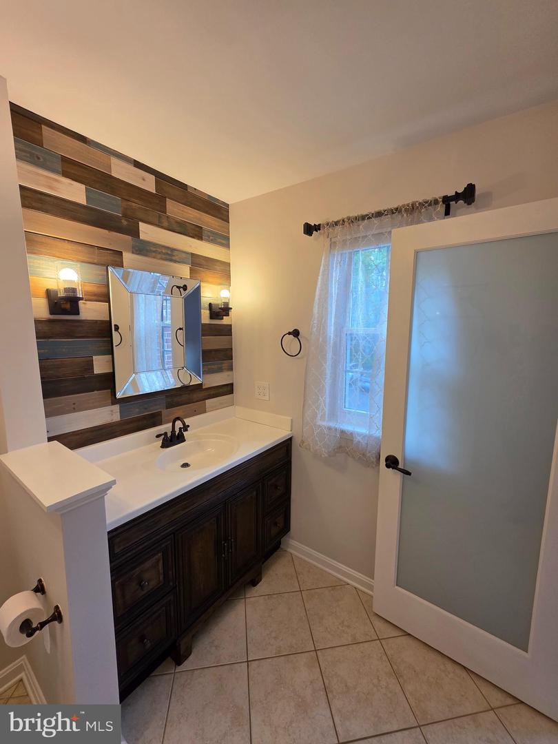 3185 LAWSONS HILL PL, ALEXANDRIA, Virginia 22310, 3 Bedrooms Bedrooms, 8 Rooms Rooms,3 BathroomsBathrooms,Residential,For sale,3185 LAWSONS HILL PL,VAFX2231802 MLS # VAFX2231802