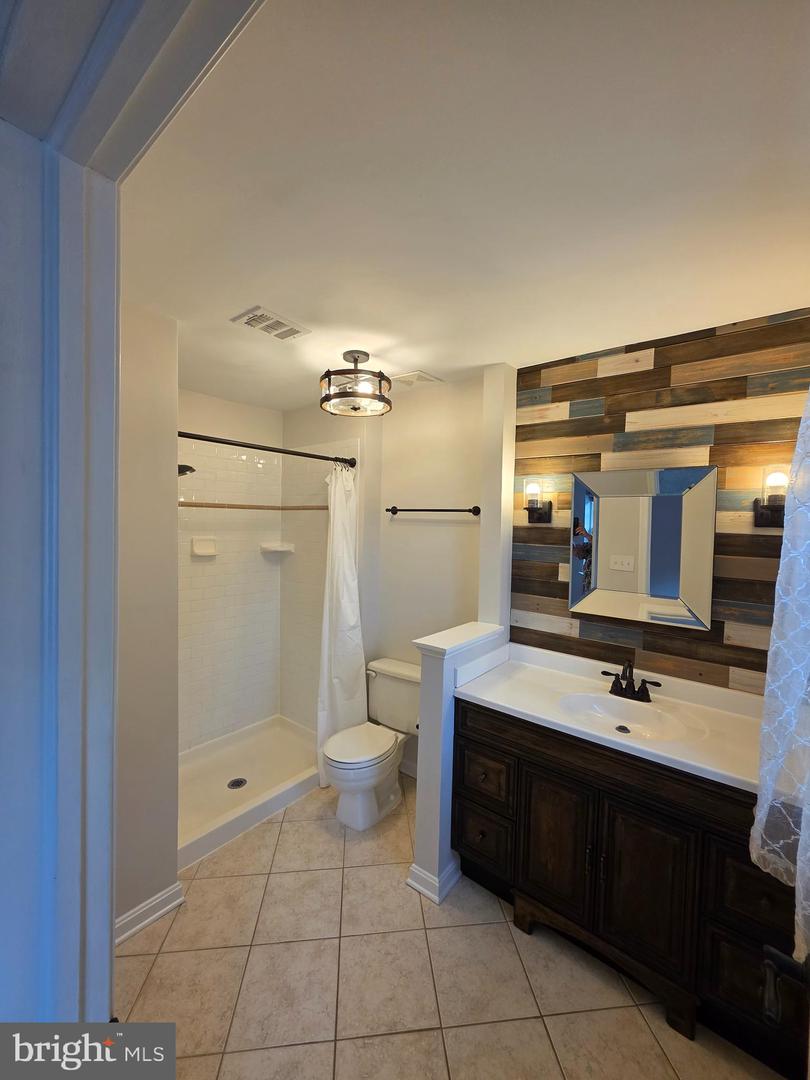 3185 LAWSONS HILL PL, ALEXANDRIA, Virginia 22310, 3 Bedrooms Bedrooms, 8 Rooms Rooms,3 BathroomsBathrooms,Residential,For sale,3185 LAWSONS HILL PL,VAFX2231802 MLS # VAFX2231802