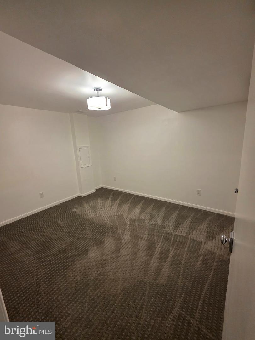 3185 LAWSONS HILL PL, ALEXANDRIA, Virginia 22310, 3 Bedrooms Bedrooms, 8 Rooms Rooms,3 BathroomsBathrooms,Residential,For sale,3185 LAWSONS HILL PL,VAFX2231802 MLS # VAFX2231802