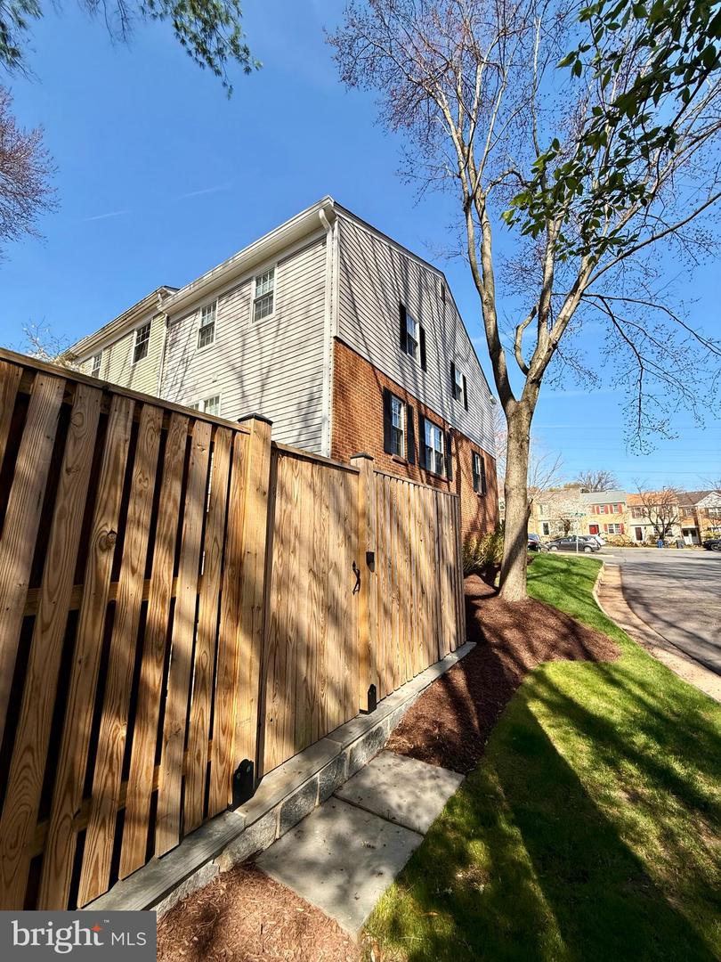3185 LAWSONS HILL PL, ALEXANDRIA, Virginia 22310, 3 Bedrooms Bedrooms, 8 Rooms Rooms,3 BathroomsBathrooms,Residential,For sale,3185 LAWSONS HILL PL,VAFX2231802 MLS # VAFX2231802