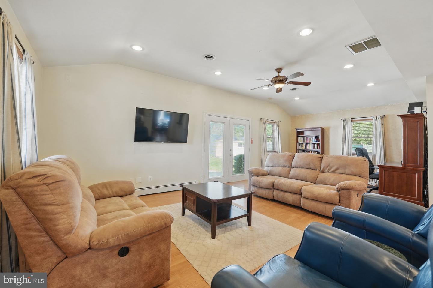 9807 HUTCHISON LN, MANASSAS, Virginia 20110, 3 Bedrooms Bedrooms, ,3 BathroomsBathrooms,Residential,For sale,9807 HUTCHISON LN,VAMN2008088 MLS # VAMN2008088