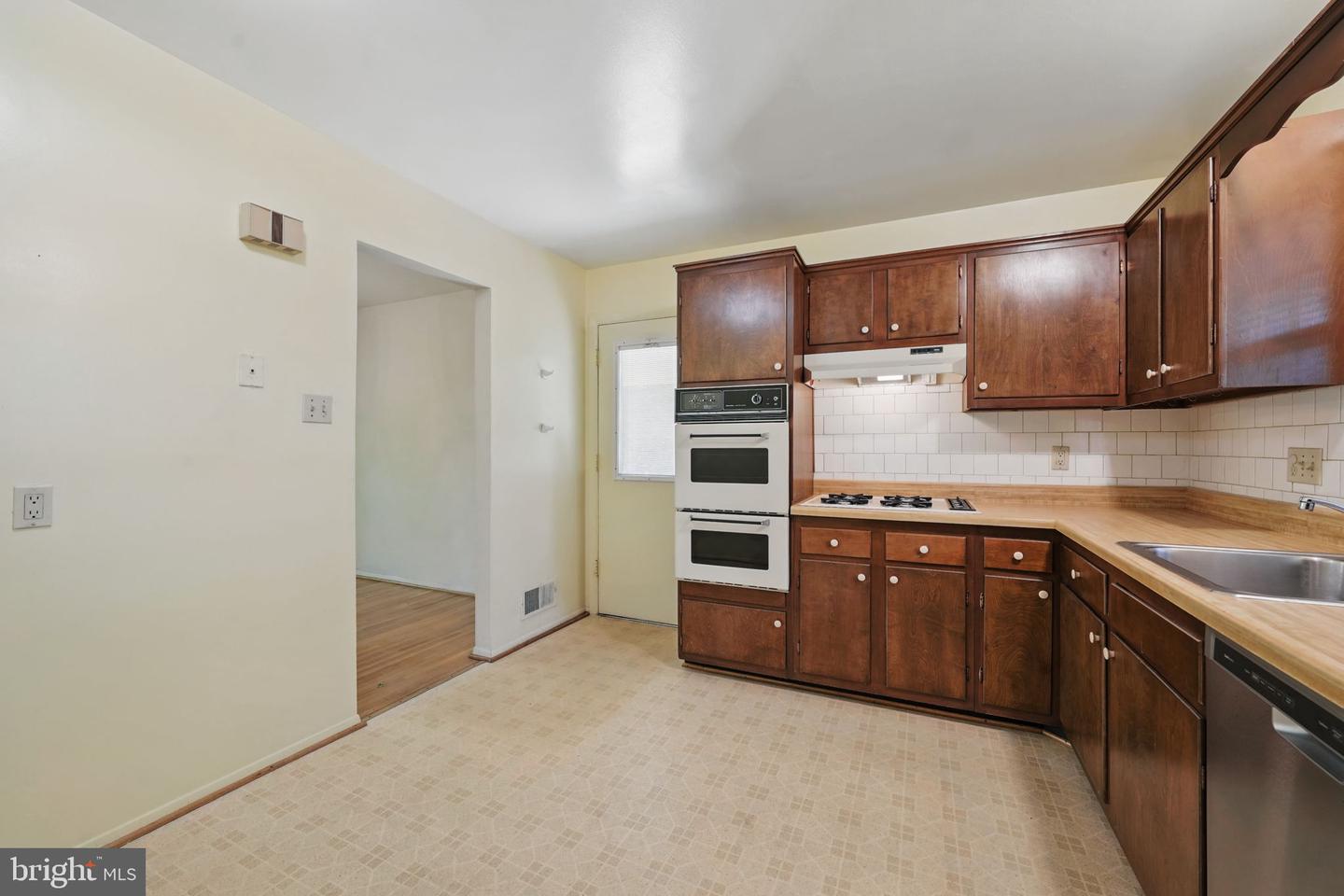 4905 SPRINGBROOK DR, ANNANDALE, Virginia 22003, 4 Bedrooms Bedrooms, 8 Rooms Rooms,2 BathroomsBathrooms,Residential,For sale,4905 SPRINGBROOK DR,VAFX2232454 MLS # VAFX2232454
